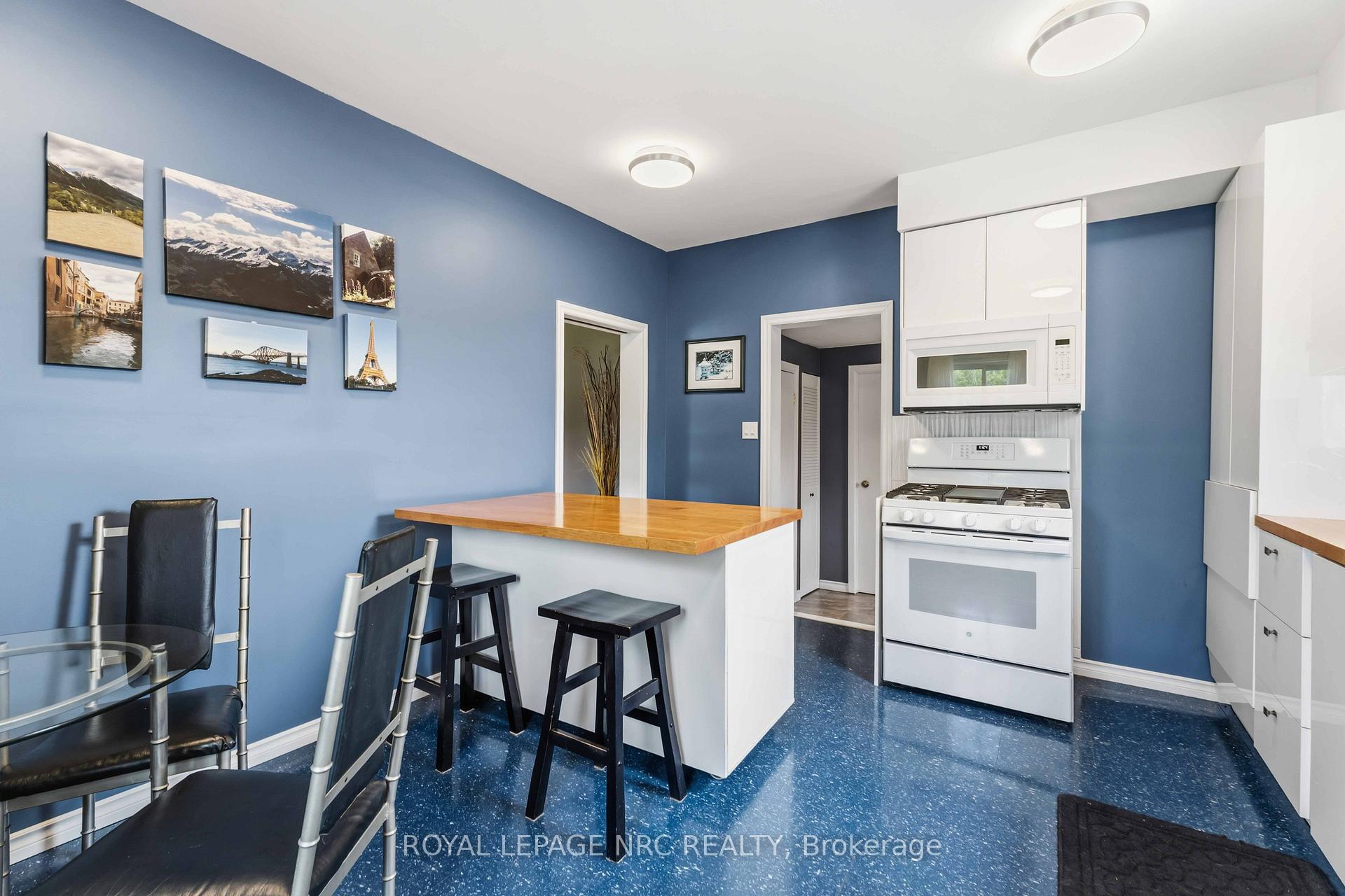 Photo 15 of 304 Scott Street S, St. Catharines, Fairview — HOMEH