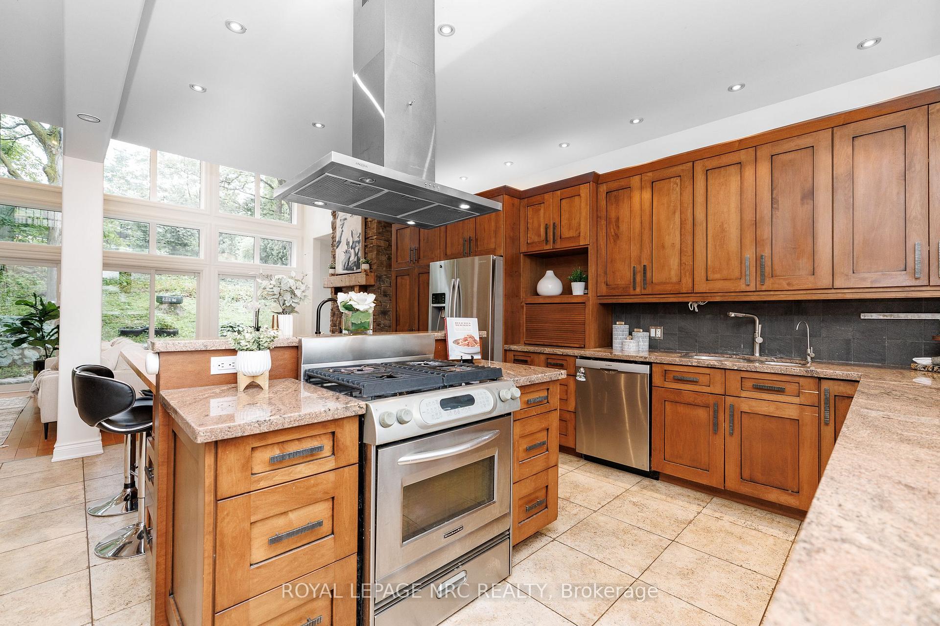 Photo 10 of 50 Tremont Drive, St. Catharines, Glendale/Glenridge — HOMEH