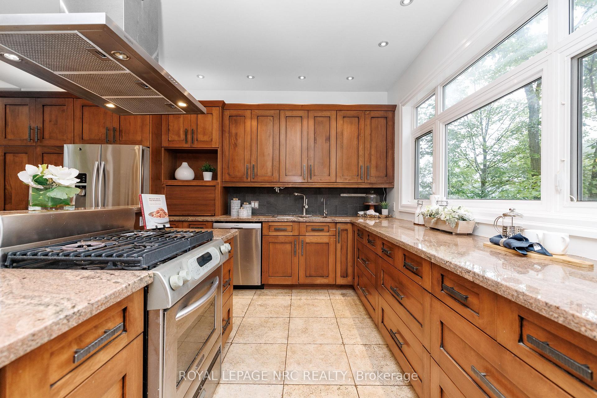 Photo 11 of 50 Tremont Drive, St. Catharines, Glendale/Glenridge — HOMEH