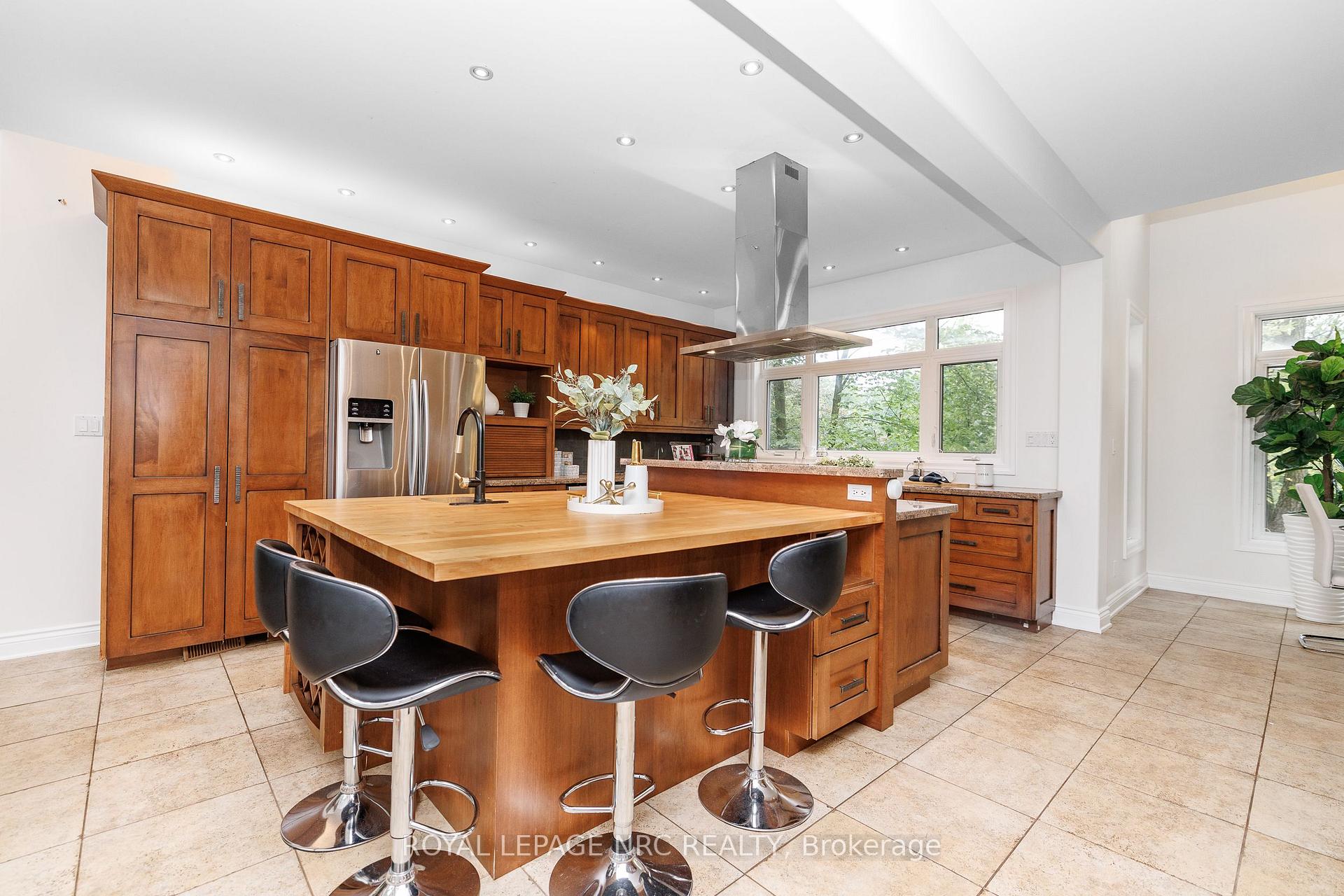 Photo 13 of 50 Tremont Drive, St. Catharines, Glendale/Glenridge — HOMEH