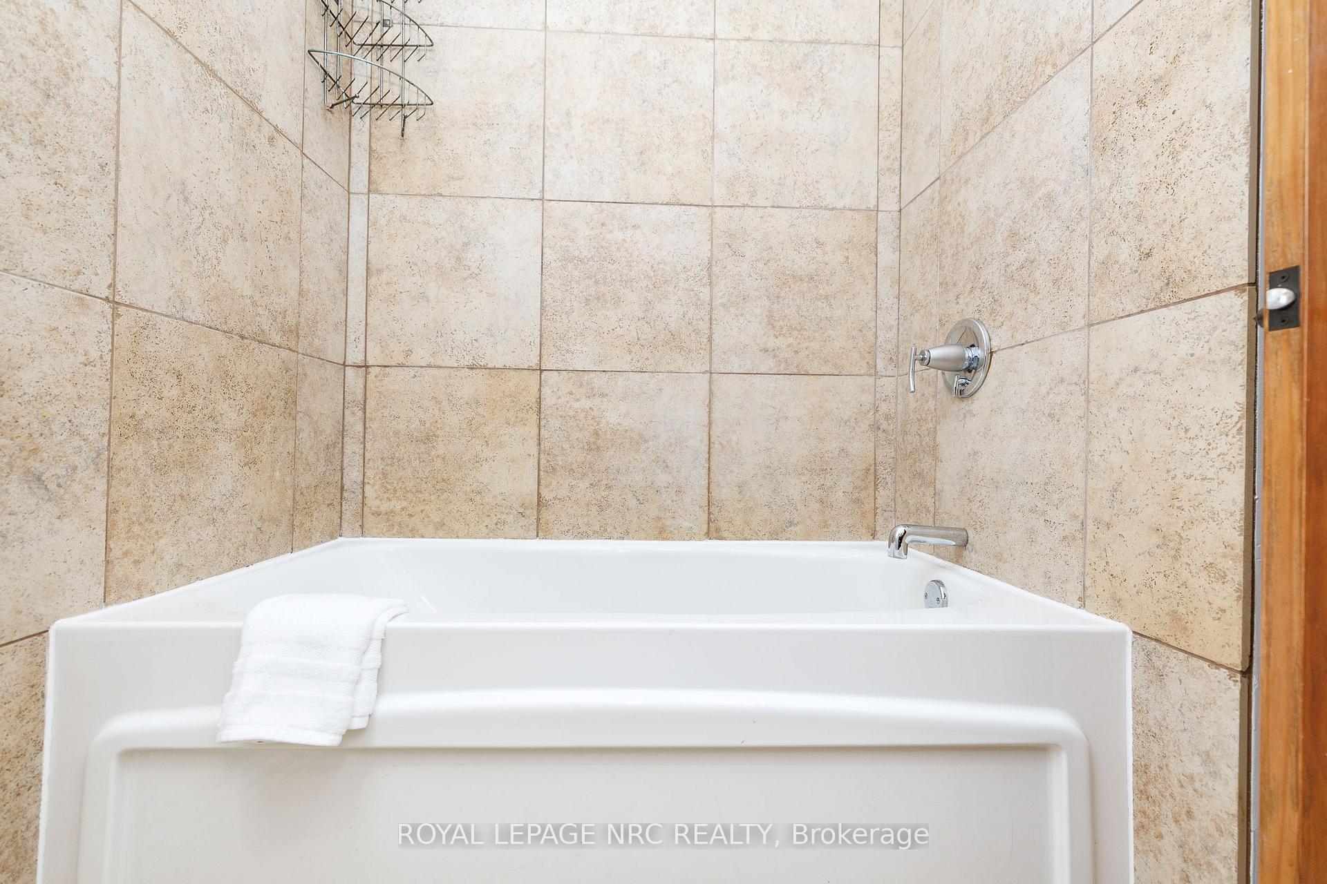 Photo 29 of 50 Tremont Drive, St. Catharines, Glendale/Glenridge — HOMEH