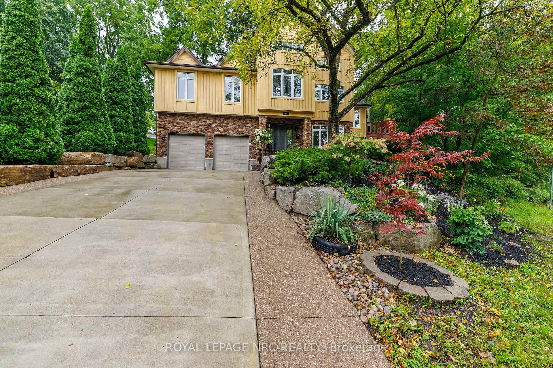 Photo 40 of 50 Tremont Drive, St. Catharines, Glendale/Glenridge — HOMEH
