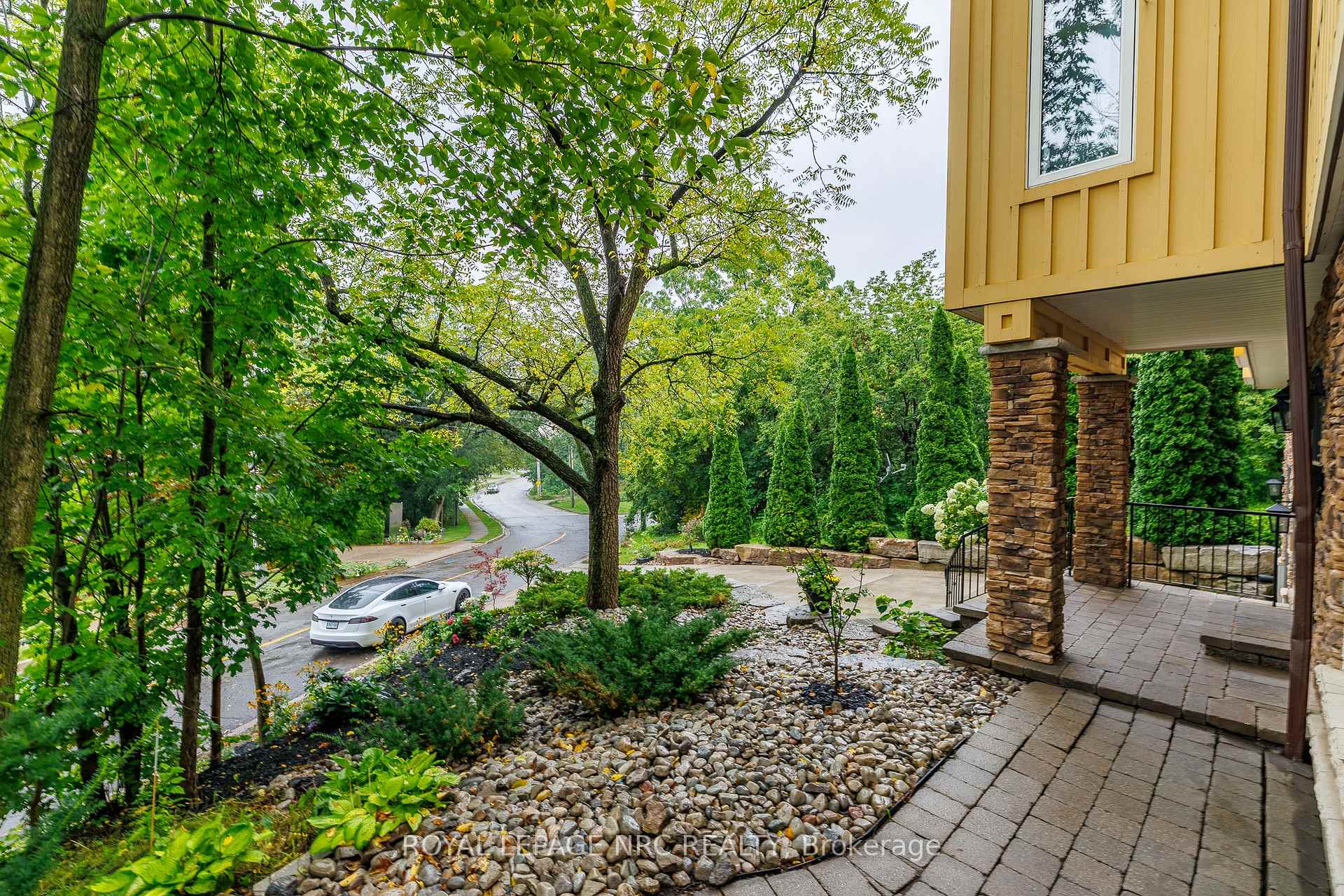 Photo 43 of 50 Tremont Drive, St. Catharines, Glendale/Glenridge — HOMEH