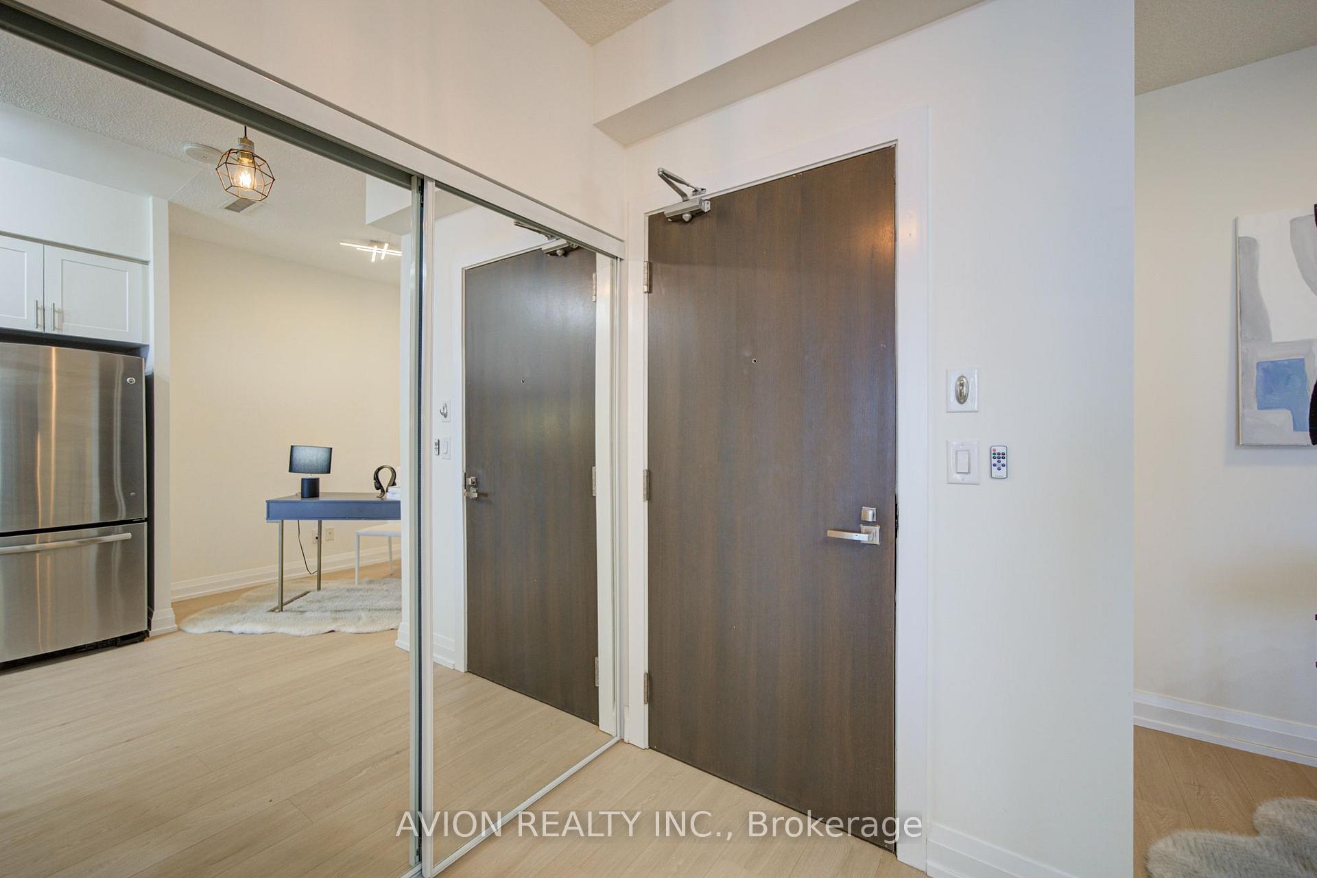 Photo 4 of Unit 2409, 7171 Yonge Street, Markham, Thornhill — HOMEH