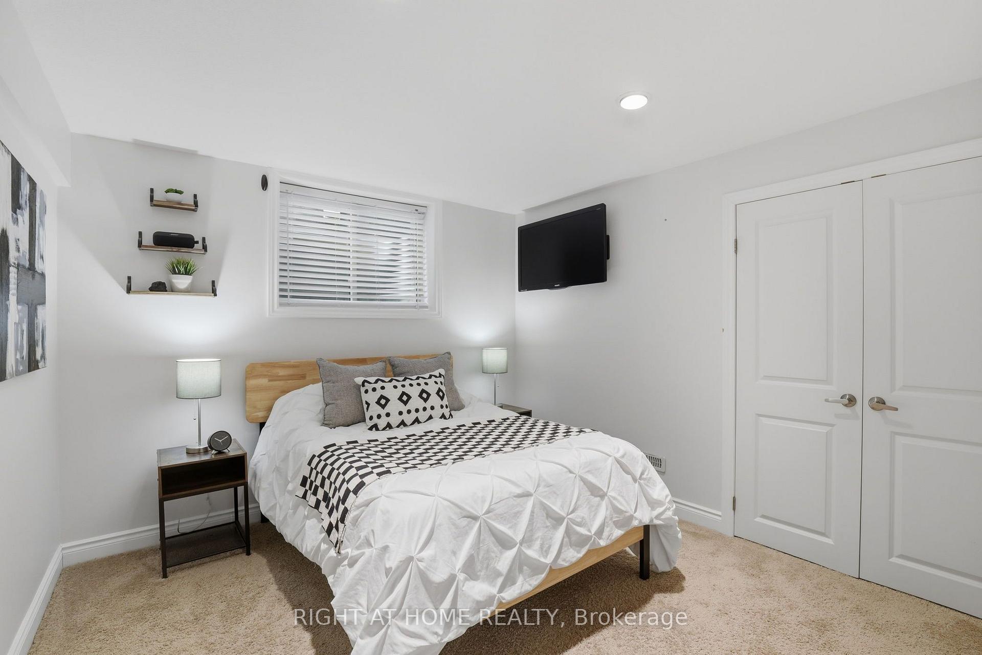 Photo 14 of 2322 Buroak Drive, London, North S — HOMEH