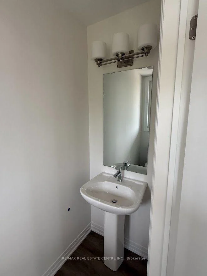 Photo 9 of 933 North Waterdown Drive, Hamilton, Waterdown — HOMEH