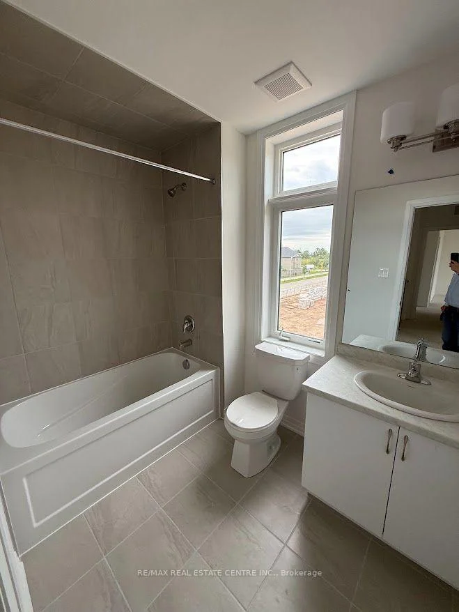 Photo 18 of 933 North Waterdown Drive, Hamilton, Waterdown — HOMEH