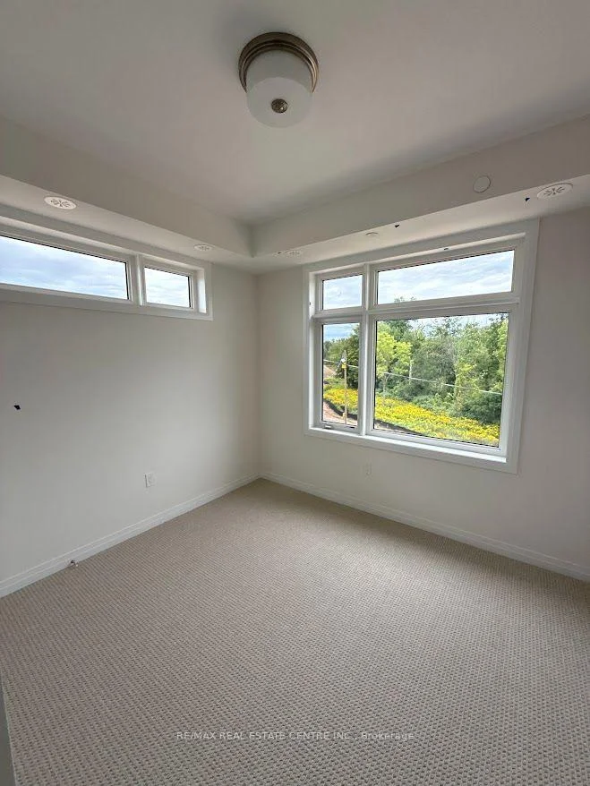 Photo 19 of 933 North Waterdown Drive, Hamilton, Waterdown — HOMEH