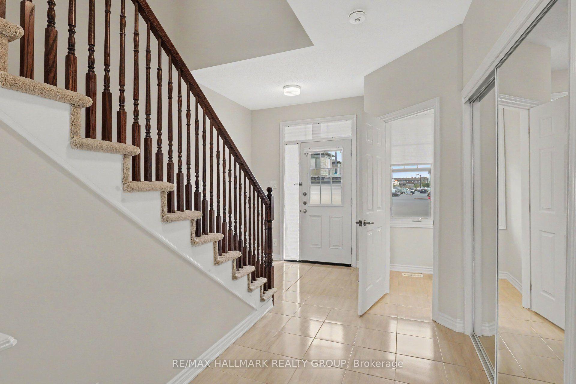 Photo 4 of 240 Sweetvalley Drive, Ottawa, Avalon West — HOMEH