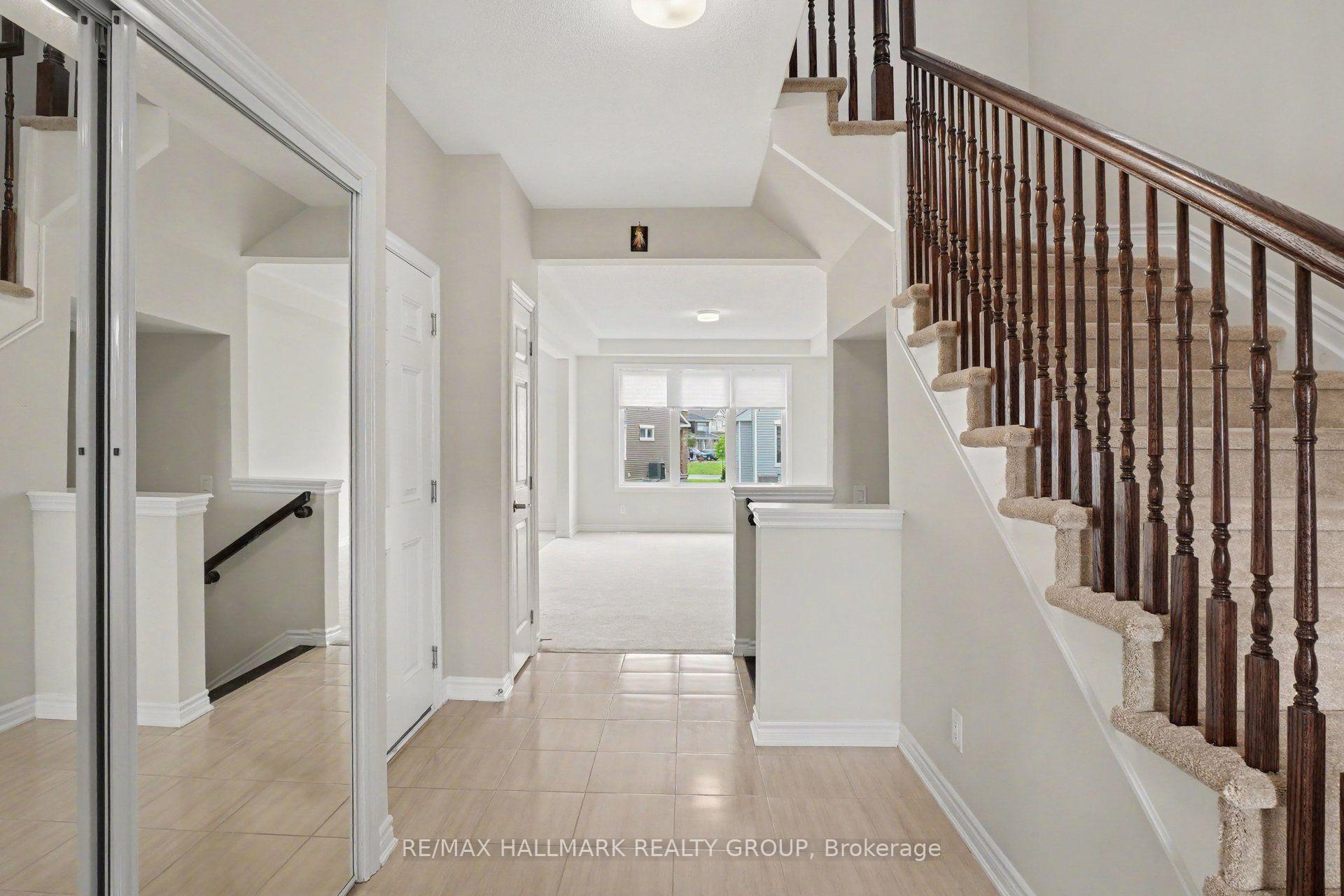 Photo 5 of 240 Sweetvalley Drive, Ottawa, Avalon West — HOMEH