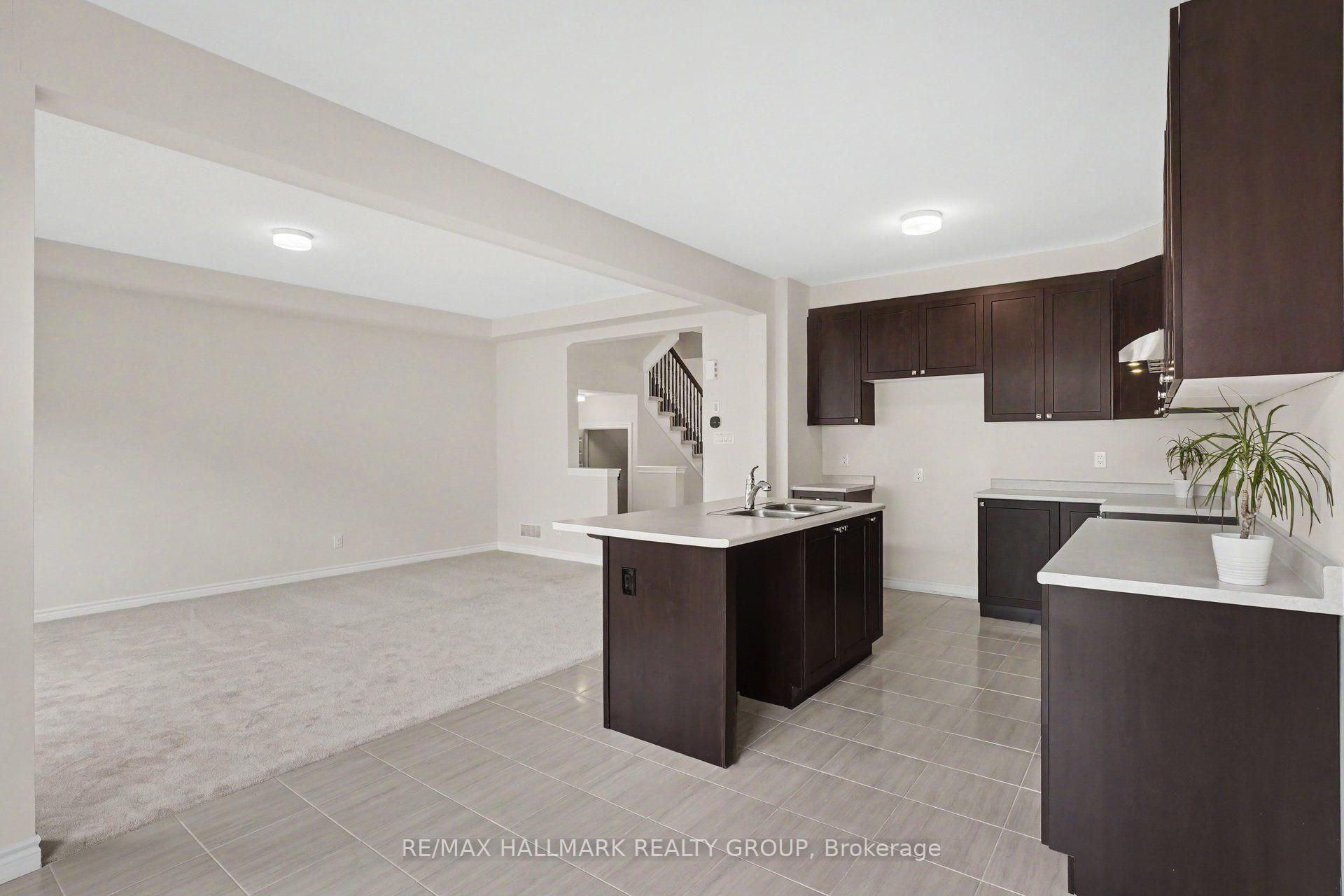 Photo 8 of 240 Sweetvalley Drive, Ottawa, Avalon West — HOMEH