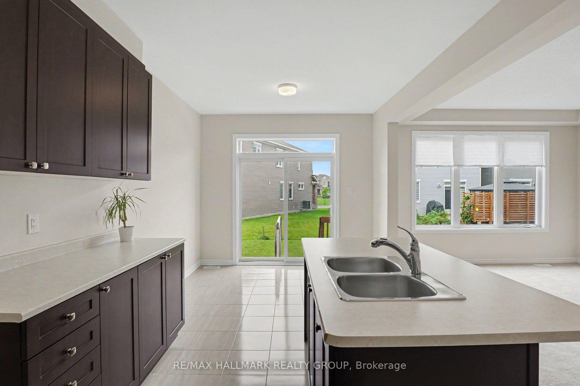 Photo 9 of 240 Sweetvalley Drive, Ottawa, Avalon West — HOMEH