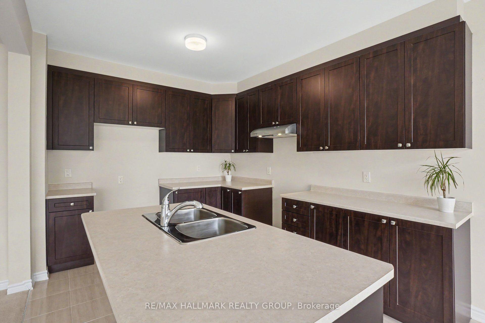 Photo 10 of 240 Sweetvalley Drive, Ottawa, Avalon West — HOMEH