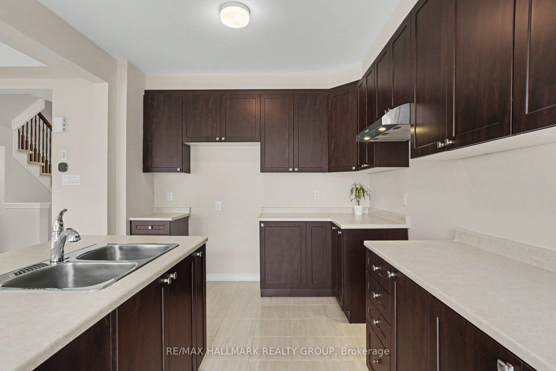 Photo 11 of 240 Sweetvalley Drive, Ottawa, Avalon West — HOMEH