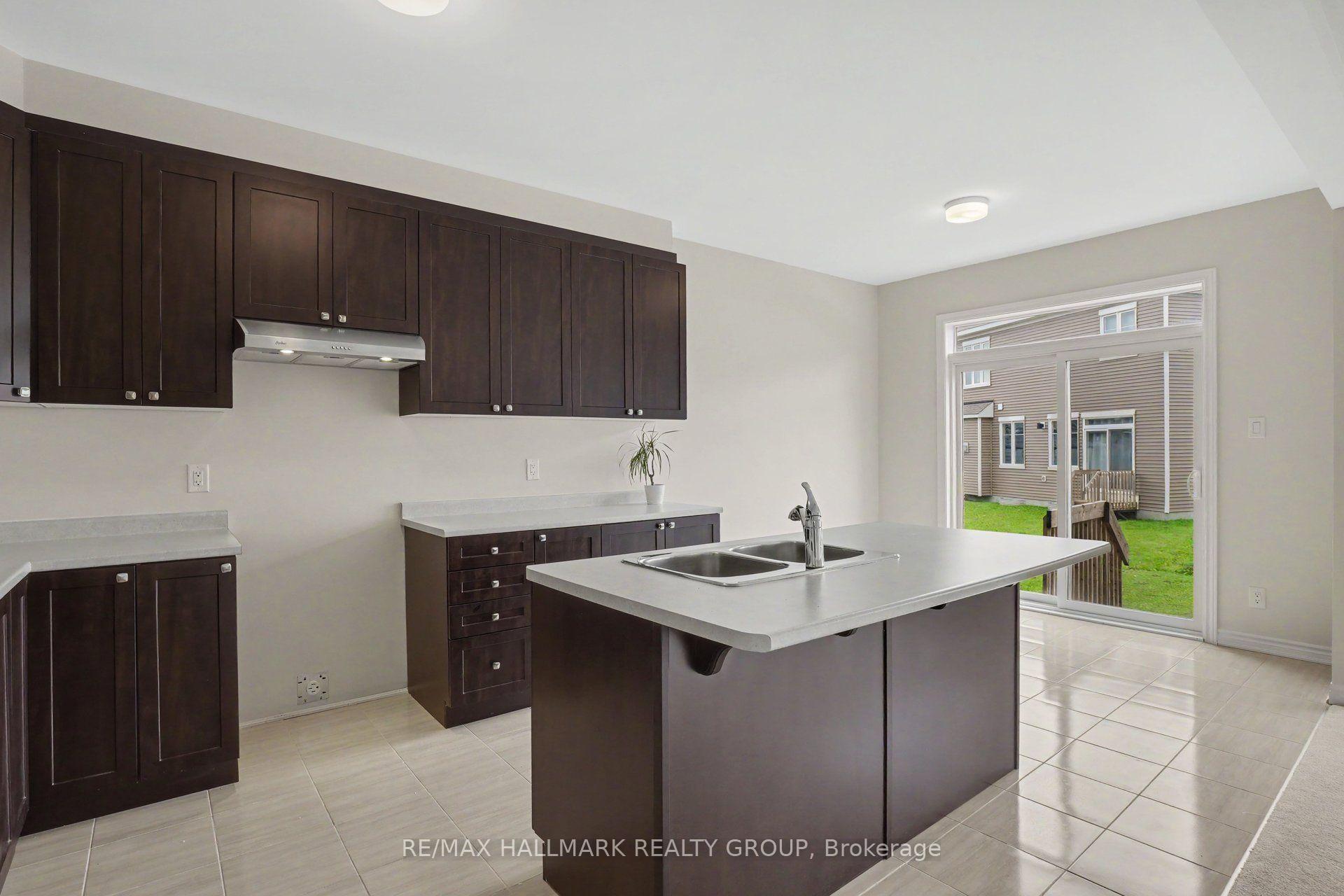 Photo 13 of 240 Sweetvalley Drive, Ottawa, Avalon West — HOMEH