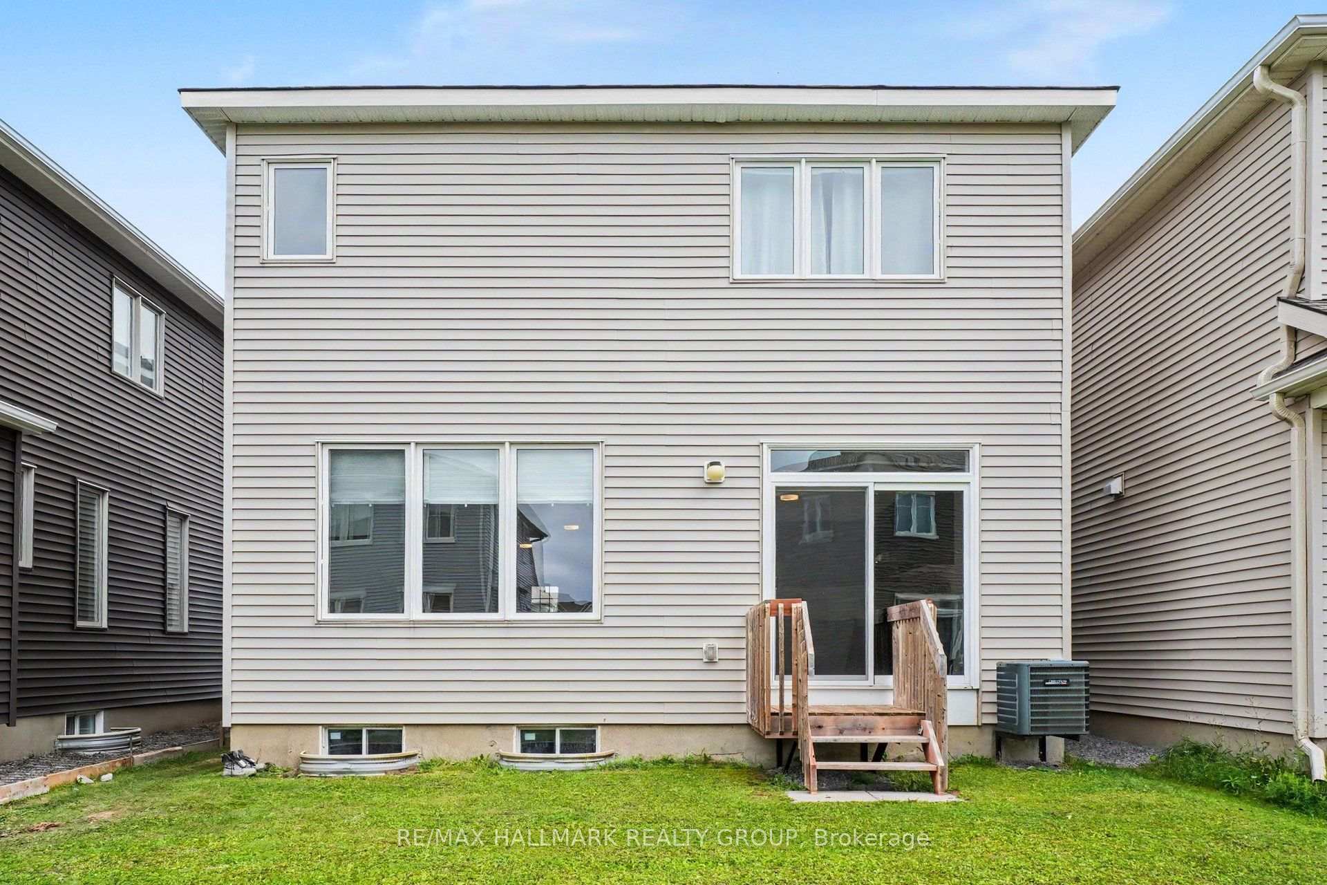 Photo 34 of 240 Sweetvalley Drive, Ottawa, Avalon West — HOMEH