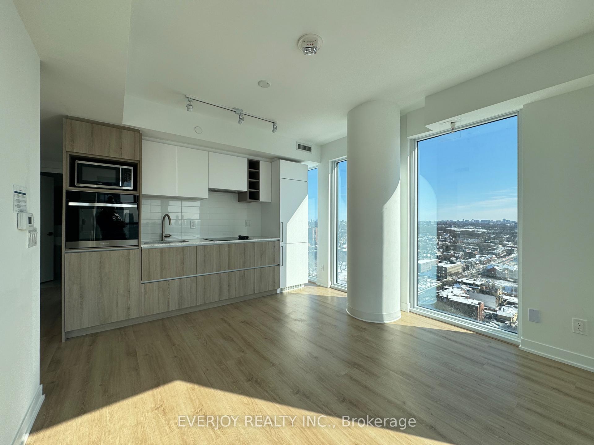 Front of Unit 2215, 319 Jarvis Street