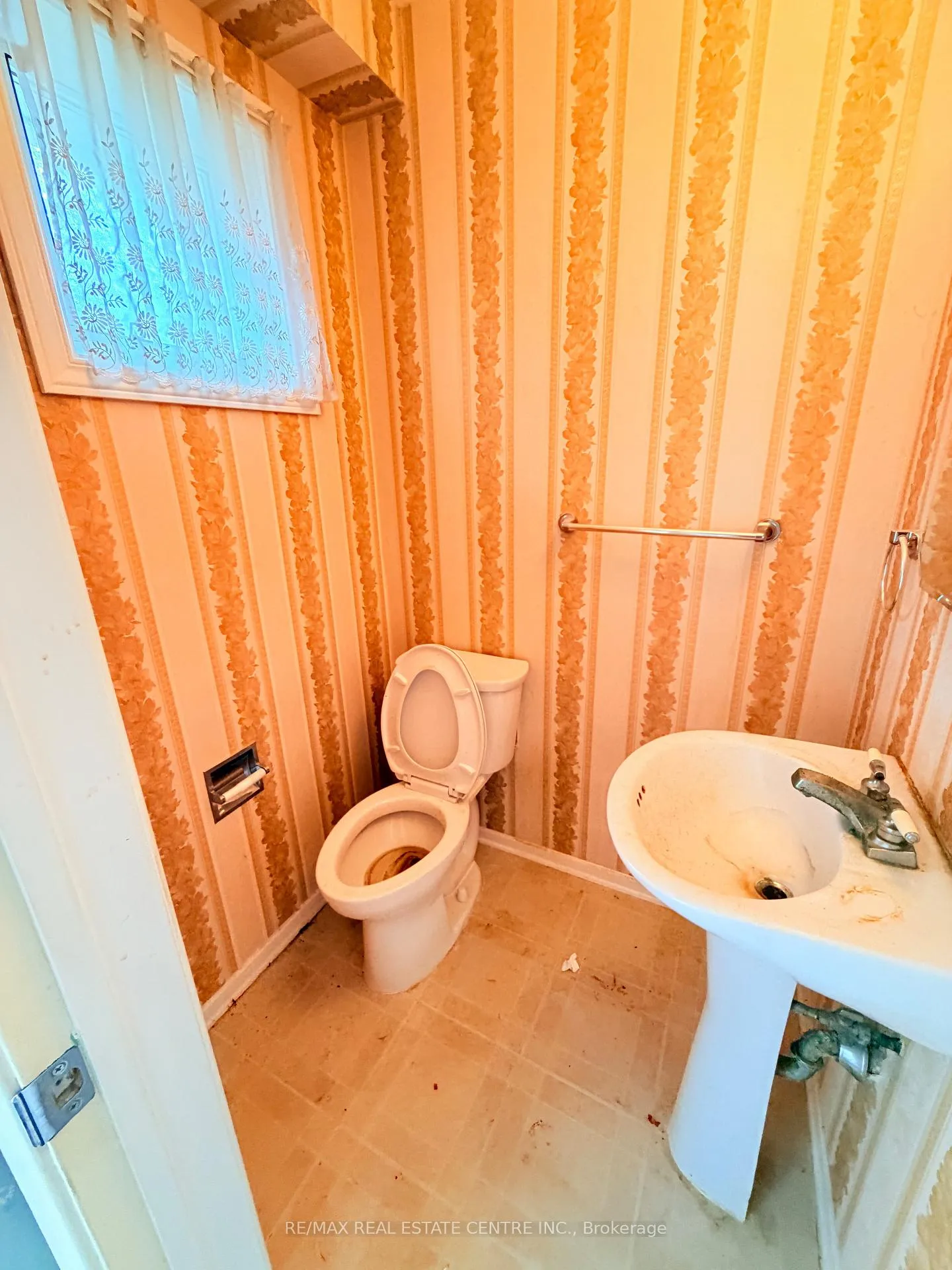 Photo 3 of 1028 Bridletowne Circle, Scarborough, L'Amoreaux — HOMEH