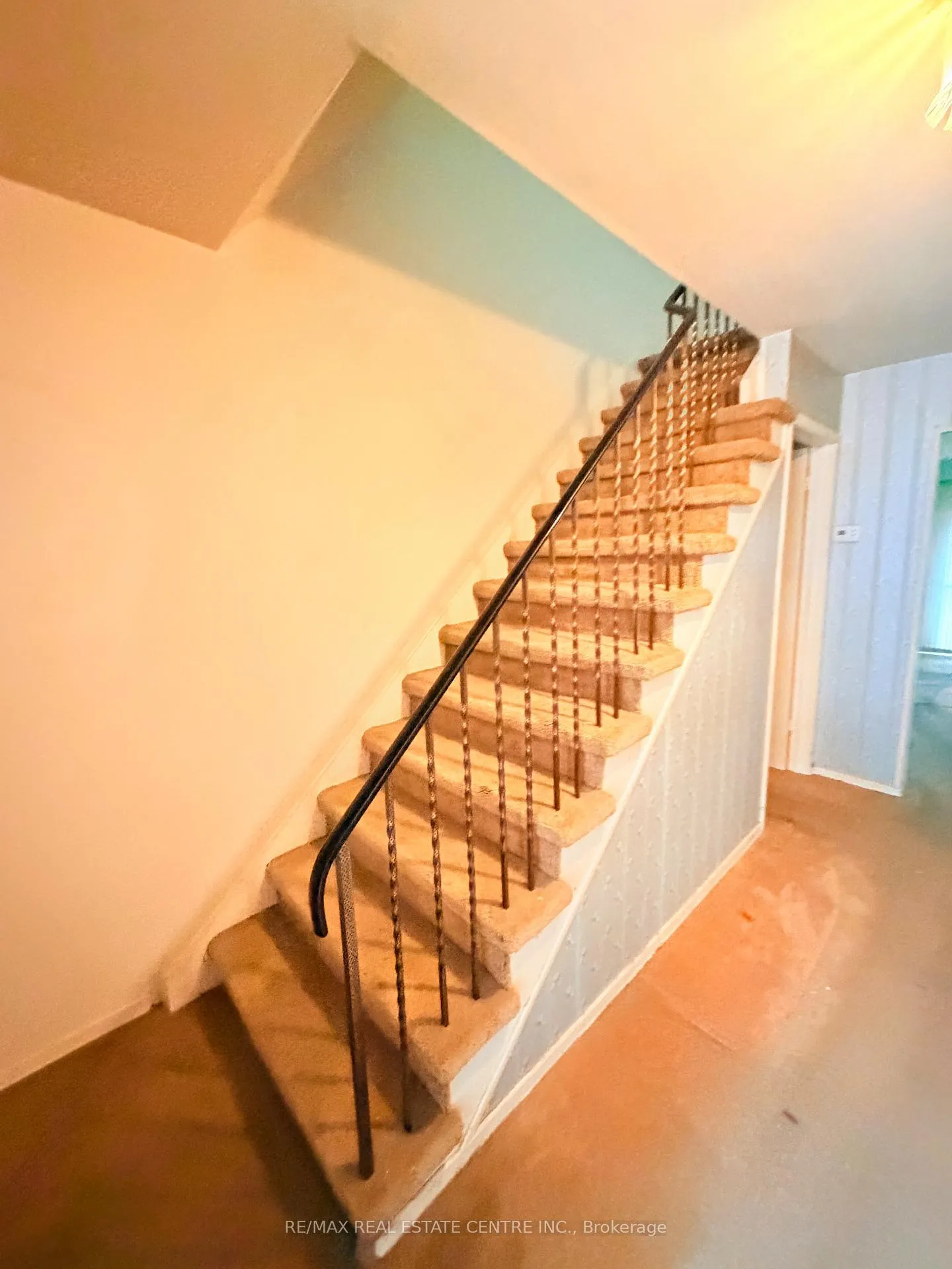 Photo 4 of 1028 Bridletowne Circle, Scarborough, L'Amoreaux — HOMEH