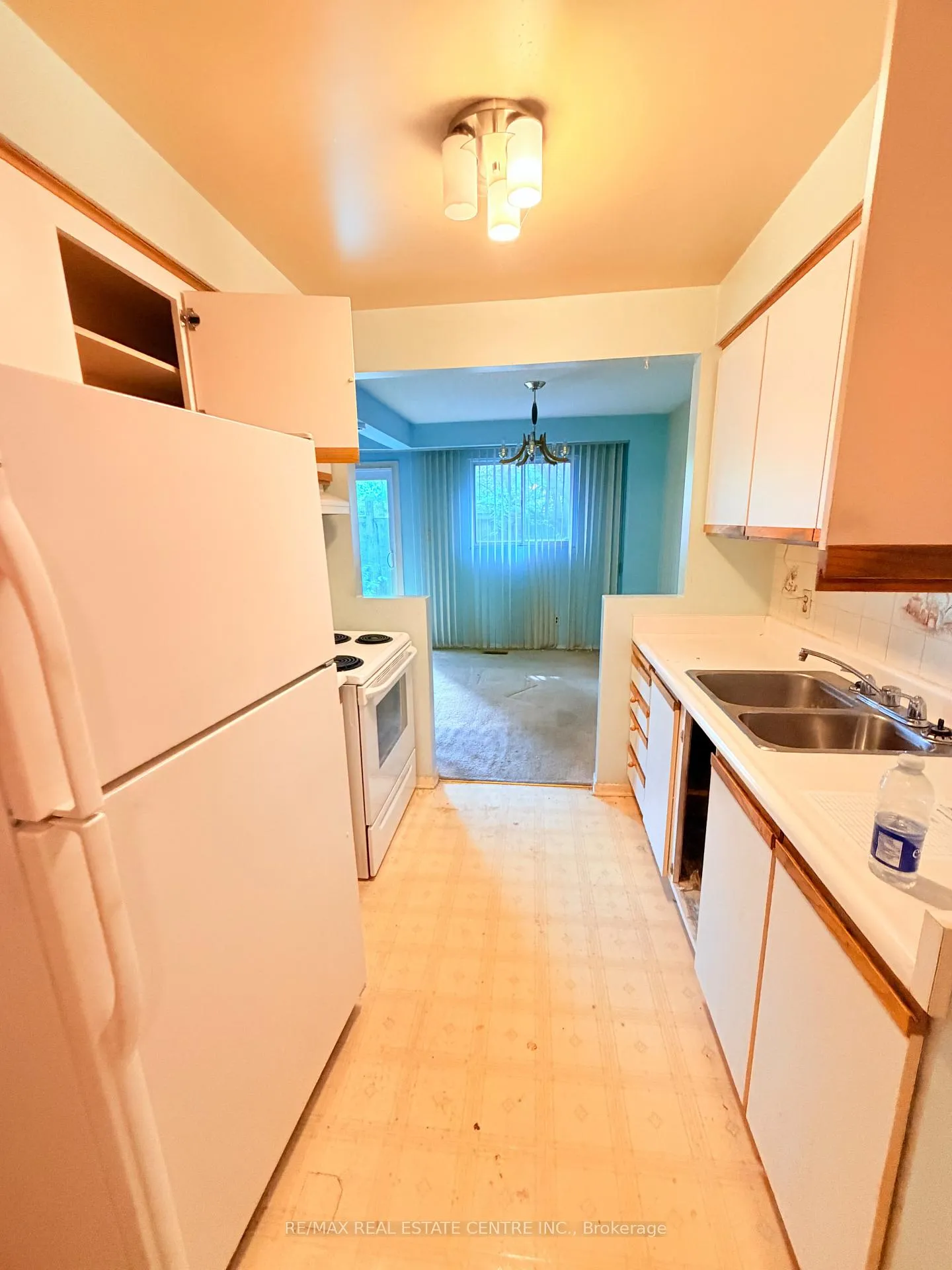 Photo 5 of 1028 Bridletowne Circle, Scarborough, L'Amoreaux — HOMEH