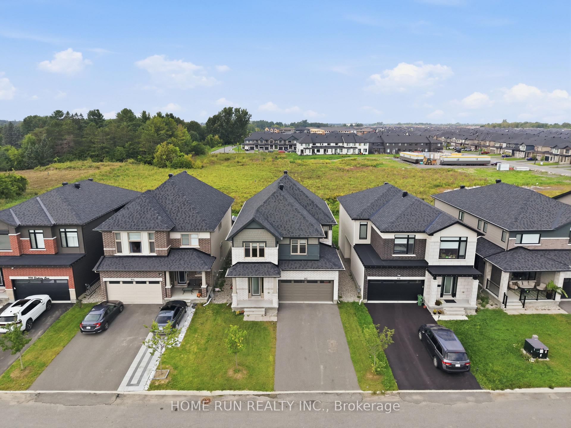 Photo 3 of 912 Duxbury Lane, Ottawa, Riverside South/Gloucester Glen — HOMEH
