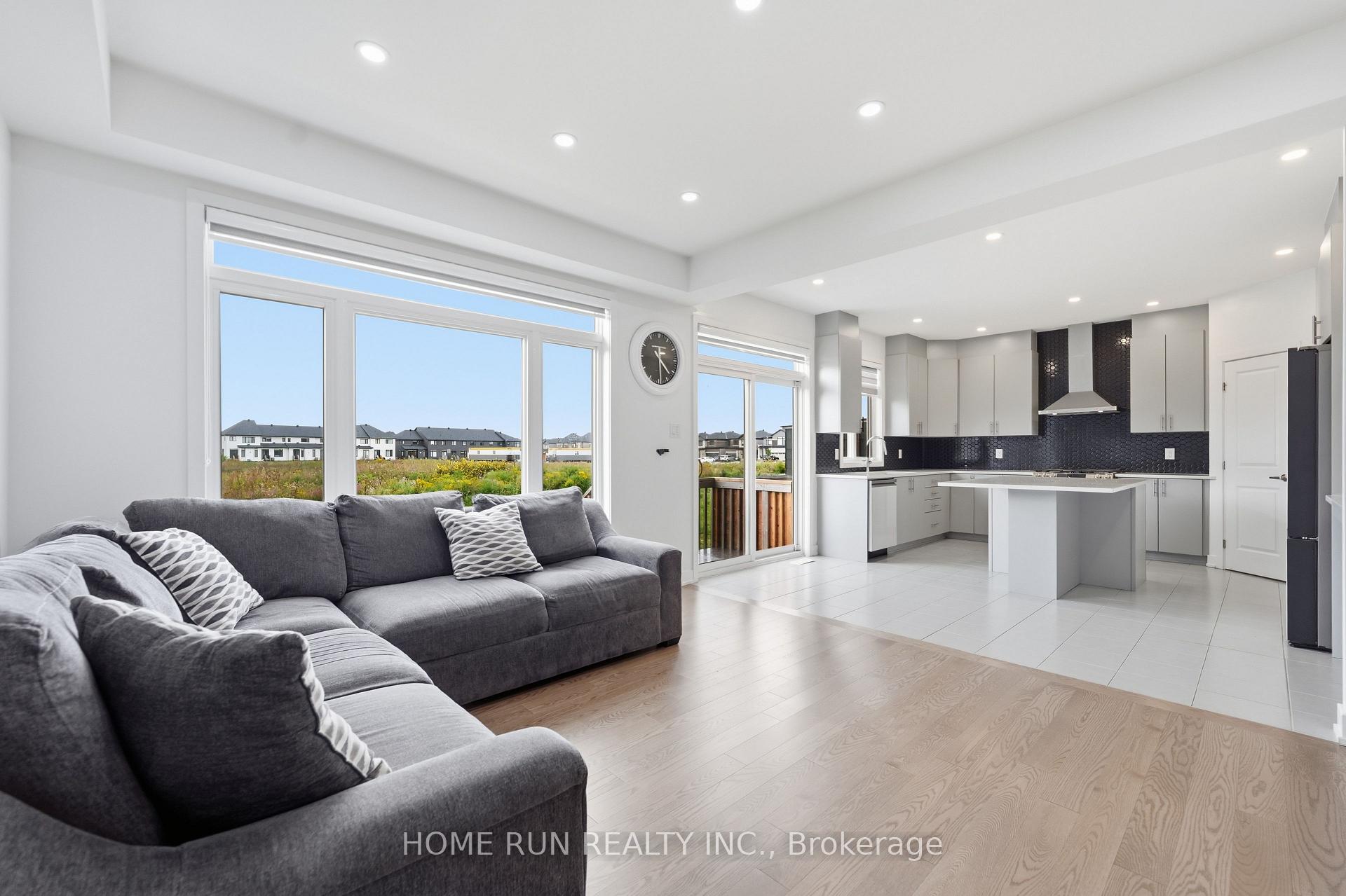 Photo 14 of 912 Duxbury Lane, Ottawa, Riverside South/Gloucester Glen — HOMEH