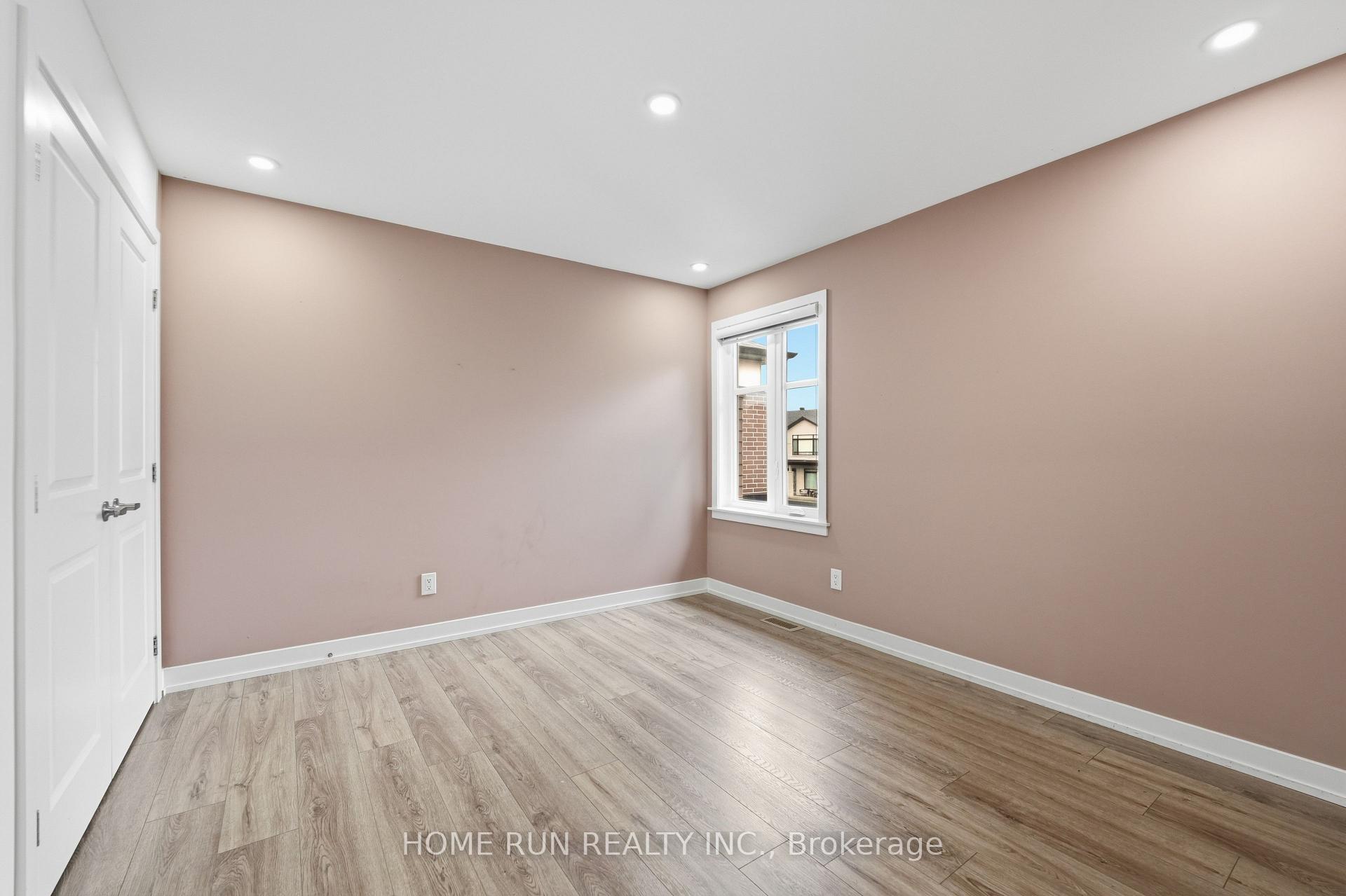 Photo 32 of 912 Duxbury Lane, Ottawa, Riverside South/Gloucester Glen — HOMEH