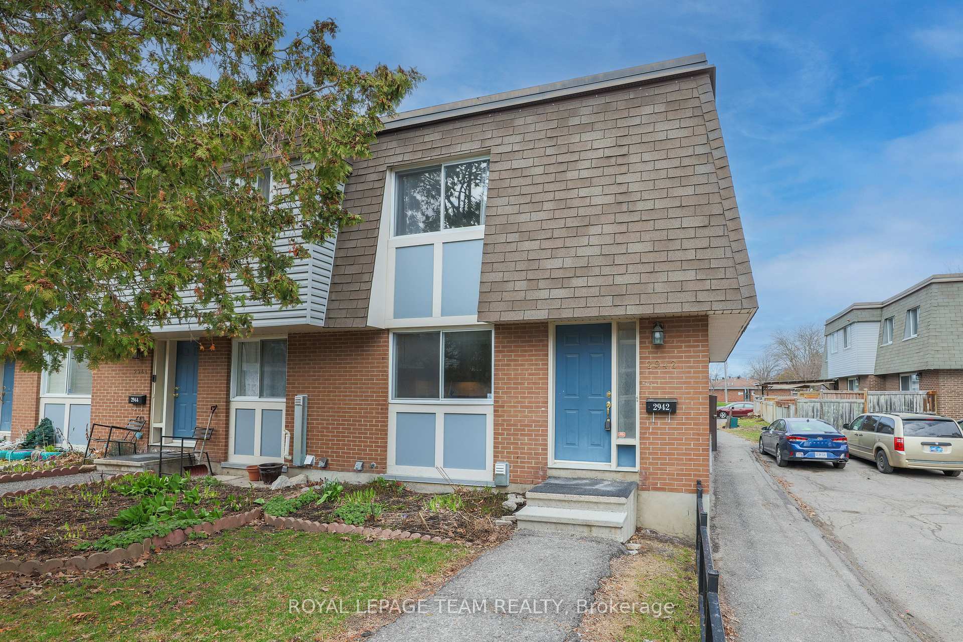 Photo of 2942 Fairlea Crescent