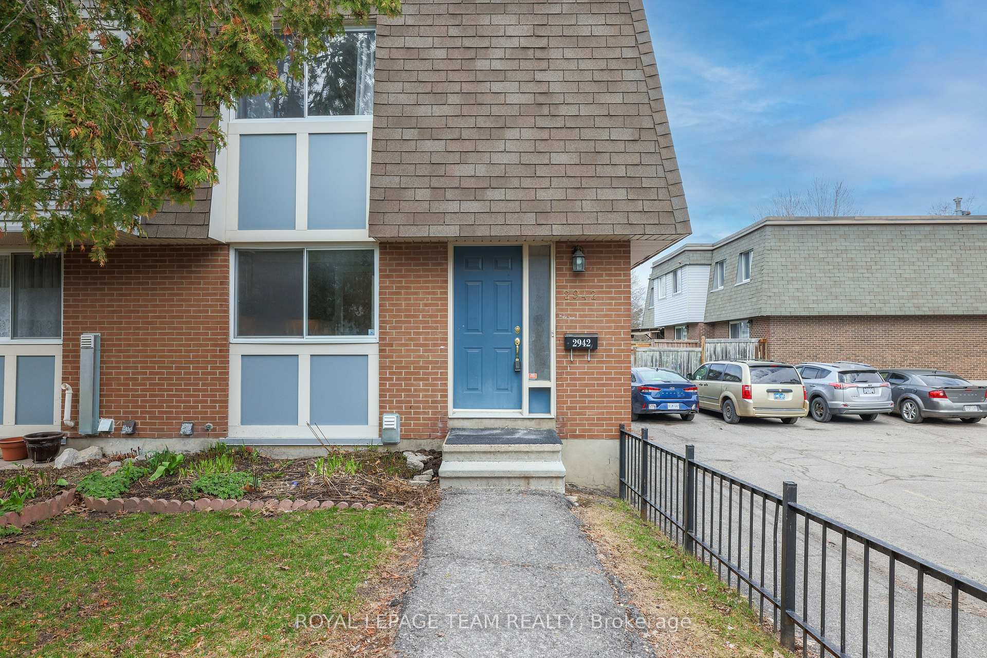 Photo 1 of 2942 Fairlea Crescent, Ottawa, Heron Gate/Industrial Park — HOMEH