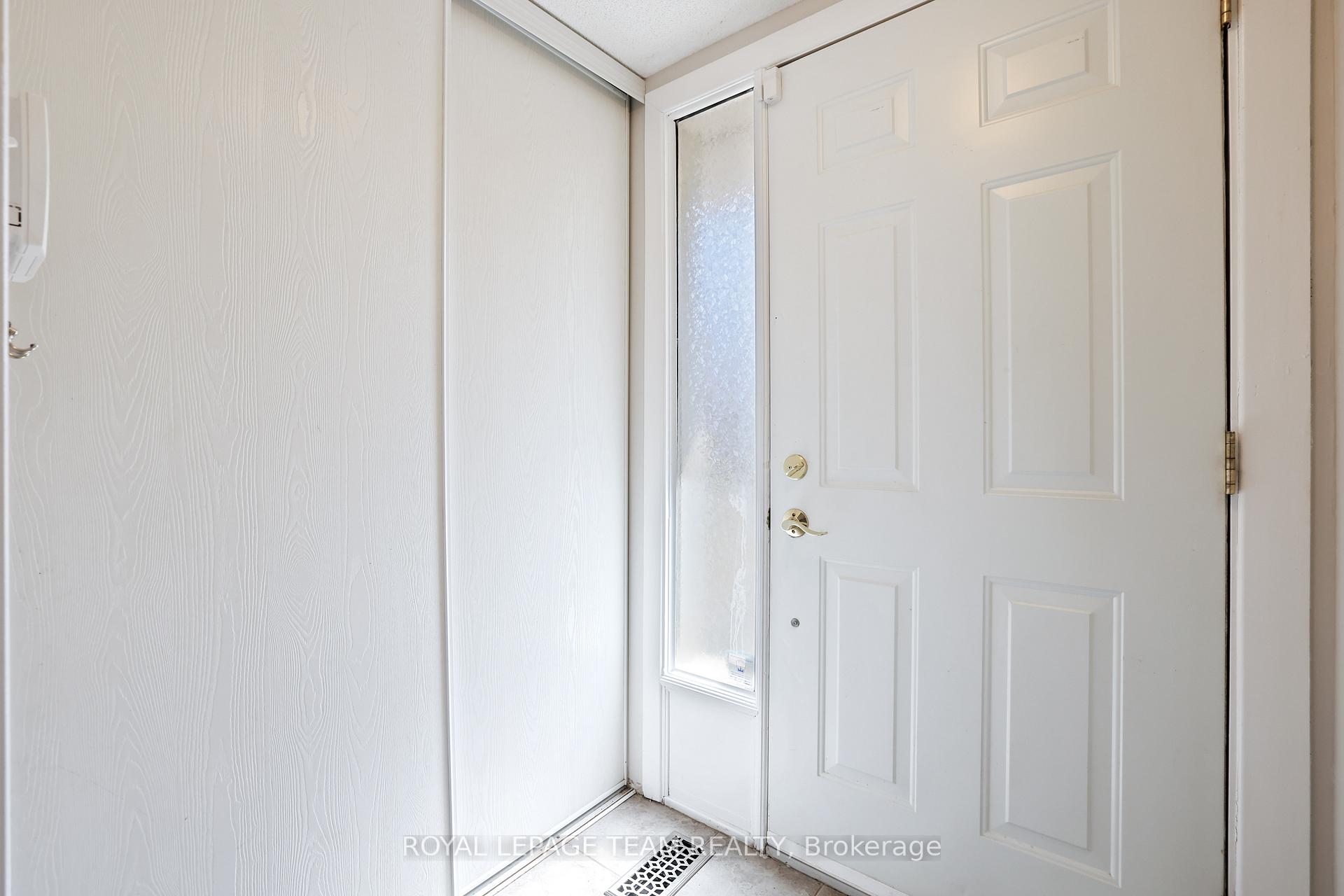 Photo 3 of 2942 Fairlea Crescent, Ottawa, Heron Gate/Industrial Park — HOMEH