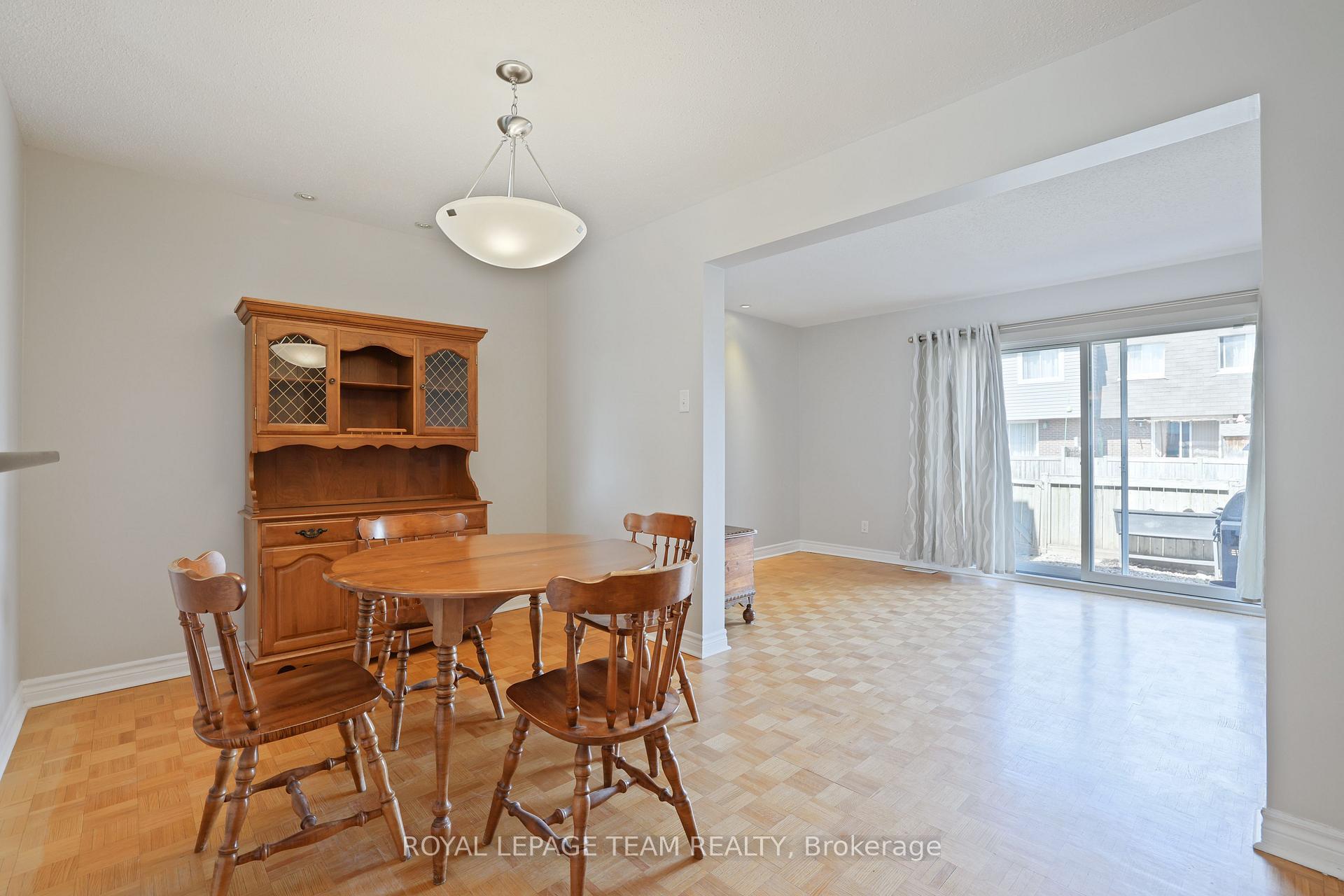 Photo 7 of 2942 Fairlea Crescent, Ottawa, Heron Gate/Industrial Park — HOMEH