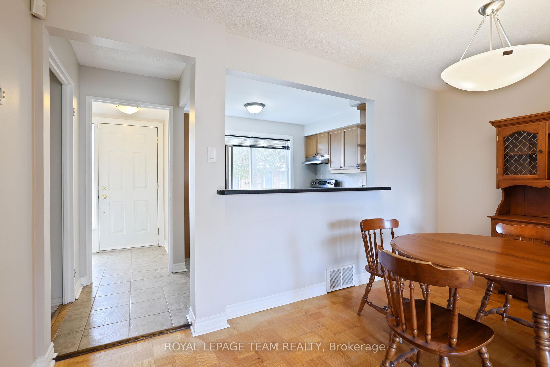 Photo 10 of 2942 Fairlea Crescent, Ottawa, Heron Gate/Industrial Park — HOMEH