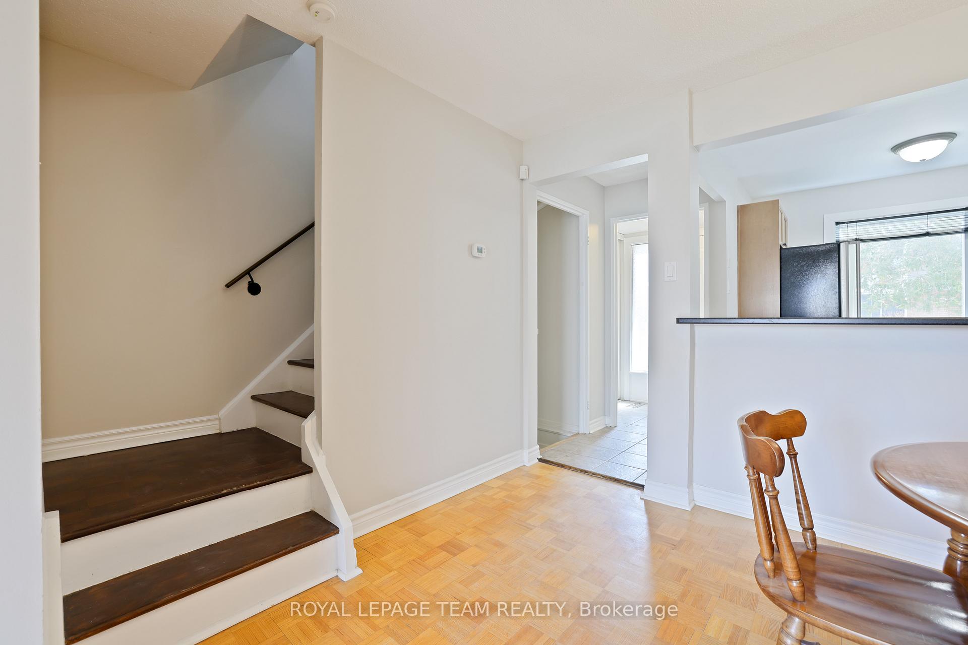 Photo 12 of 2942 Fairlea Crescent, Ottawa, Heron Gate/Industrial Park — HOMEH