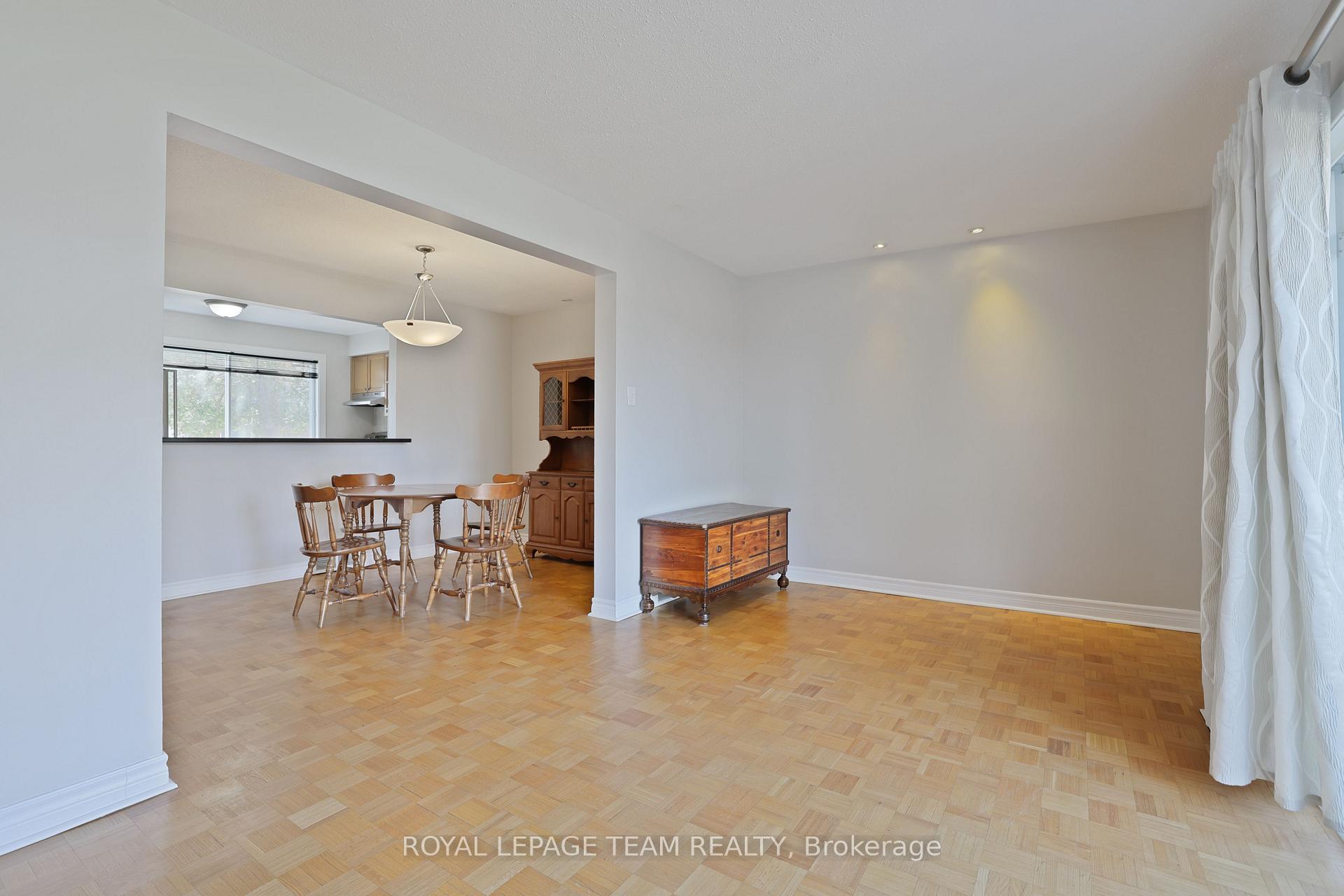 Photo 14 of 2942 Fairlea Crescent, Ottawa, Heron Gate/Industrial Park — HOMEH
