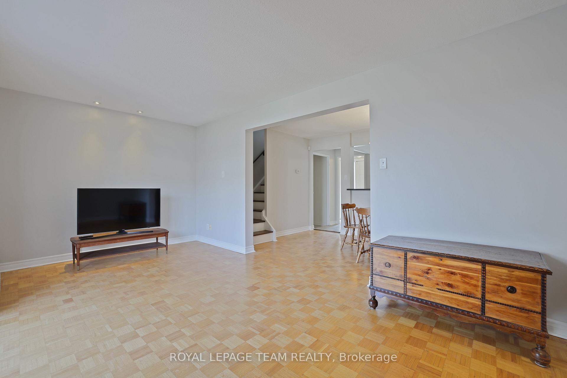Photo 15 of 2942 Fairlea Crescent, Ottawa, Heron Gate/Industrial Park — HOMEH
