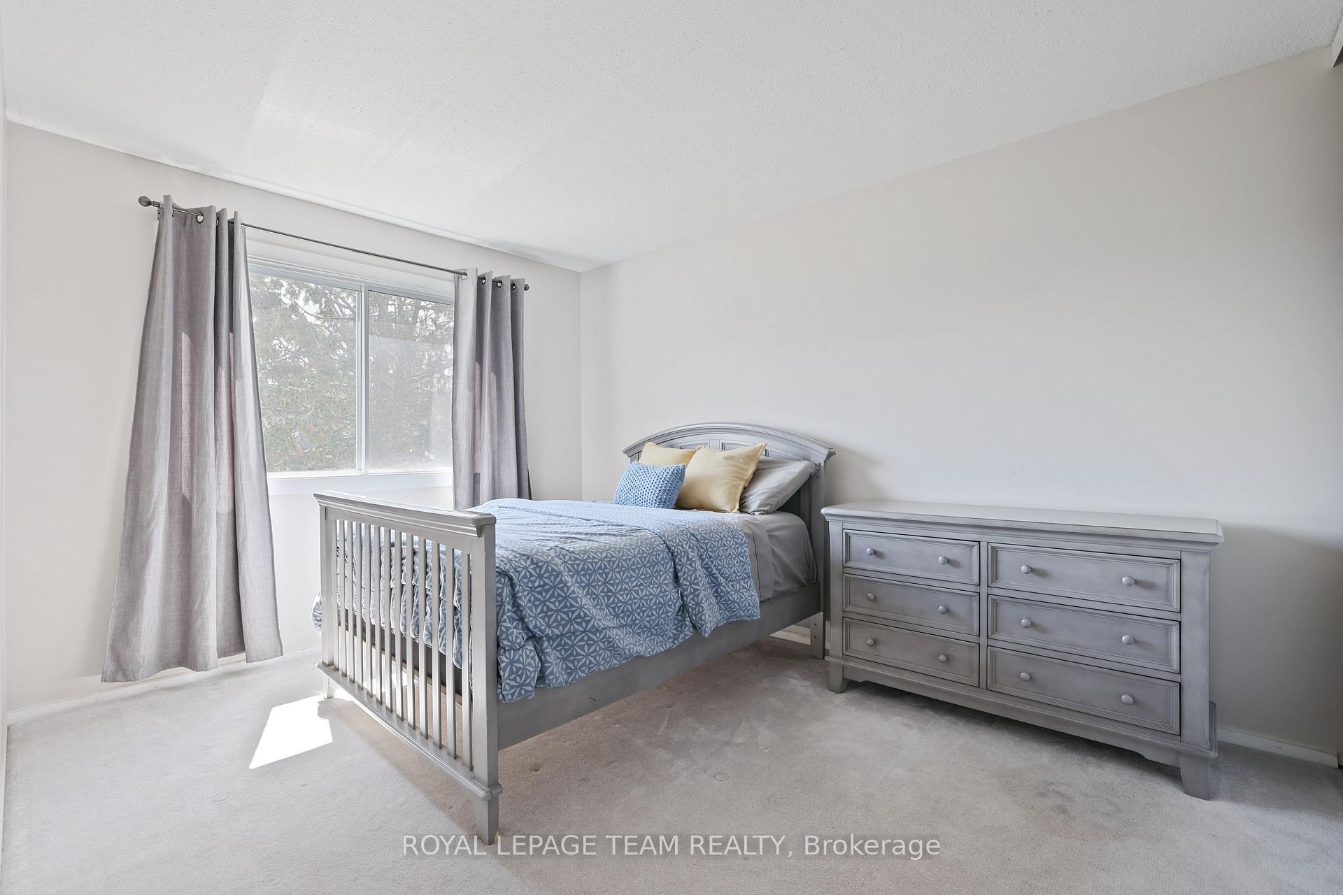Photo 16 of 2942 Fairlea Crescent, Ottawa, Heron Gate/Industrial Park — HOMEH