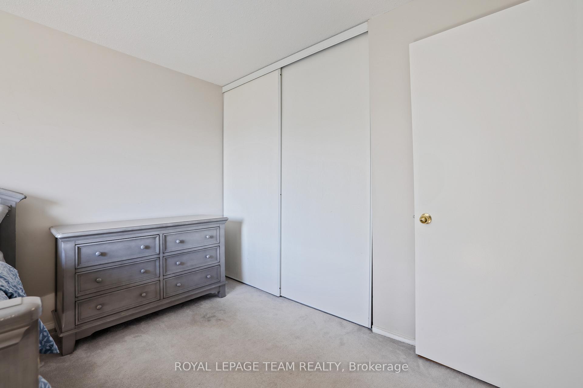 Photo 17 of 2942 Fairlea Crescent, Ottawa, Heron Gate/Industrial Park — HOMEH