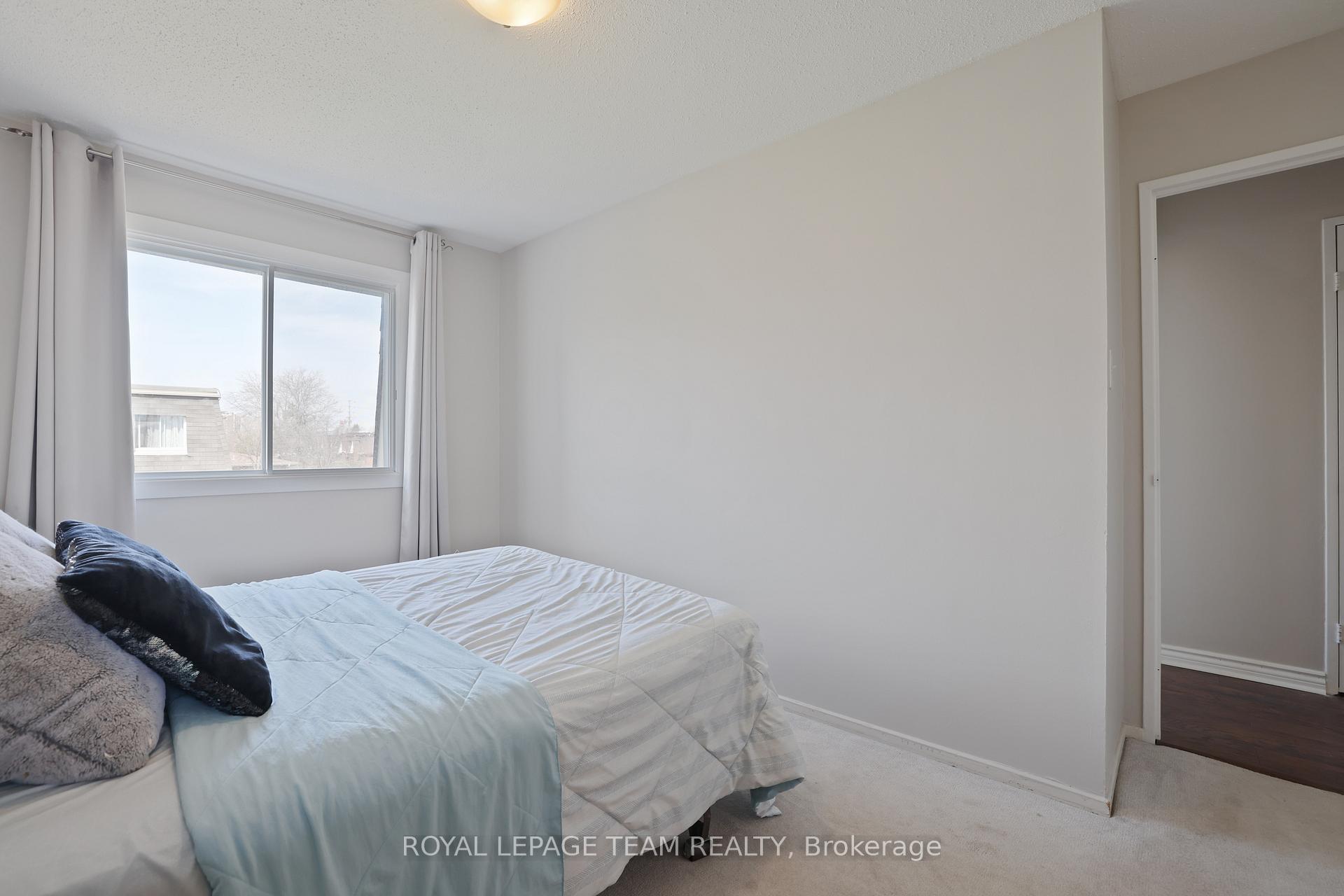 Photo 20 of 2942 Fairlea Crescent, Ottawa, Heron Gate/Industrial Park — HOMEH