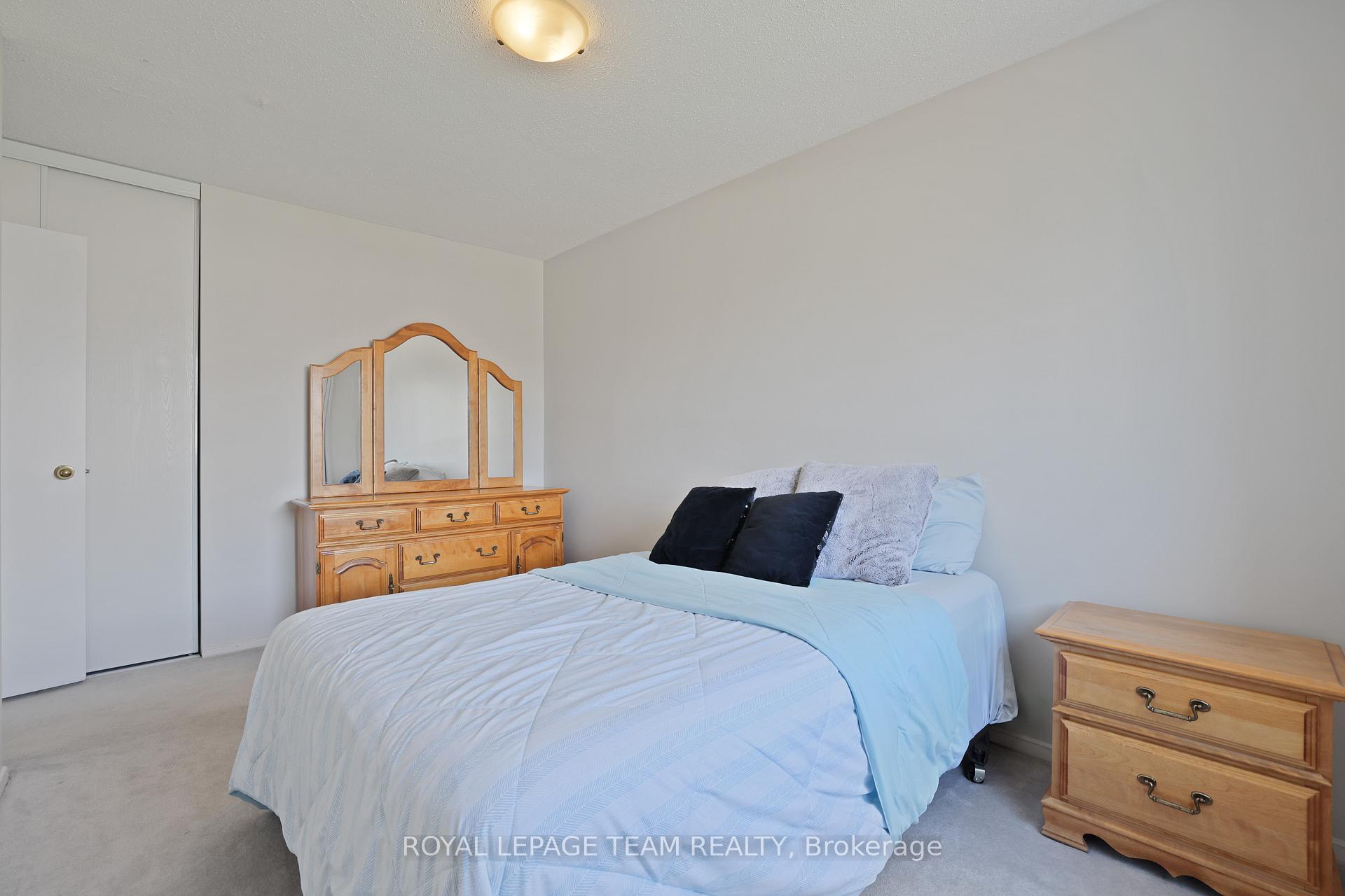 Photo 21 of 2942 Fairlea Crescent, Ottawa, Heron Gate/Industrial Park — HOMEH