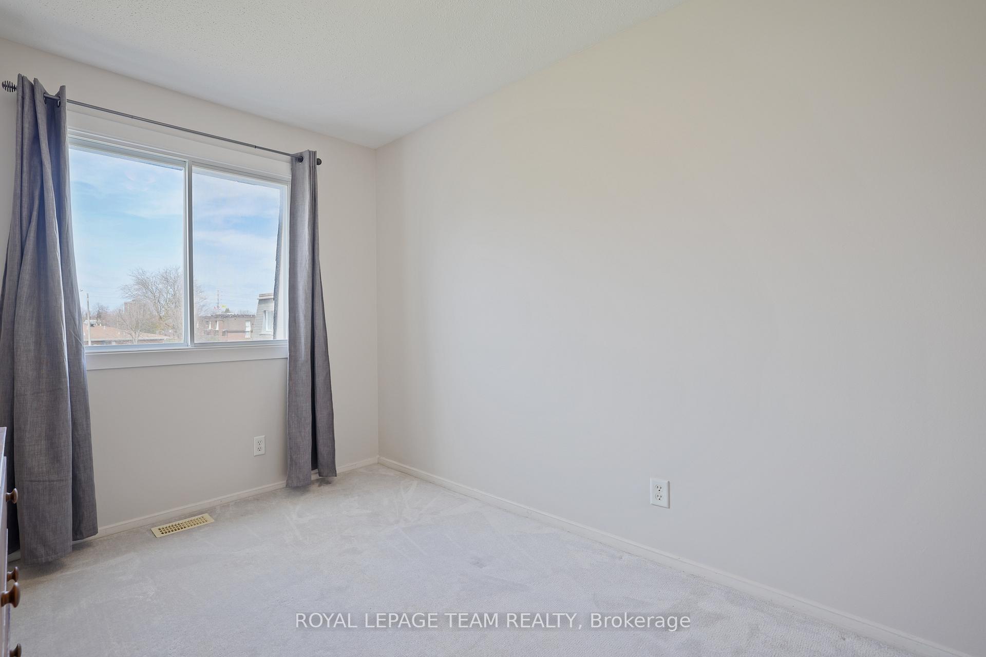 Photo 22 of 2942 Fairlea Crescent, Ottawa, Heron Gate/Industrial Park — HOMEH