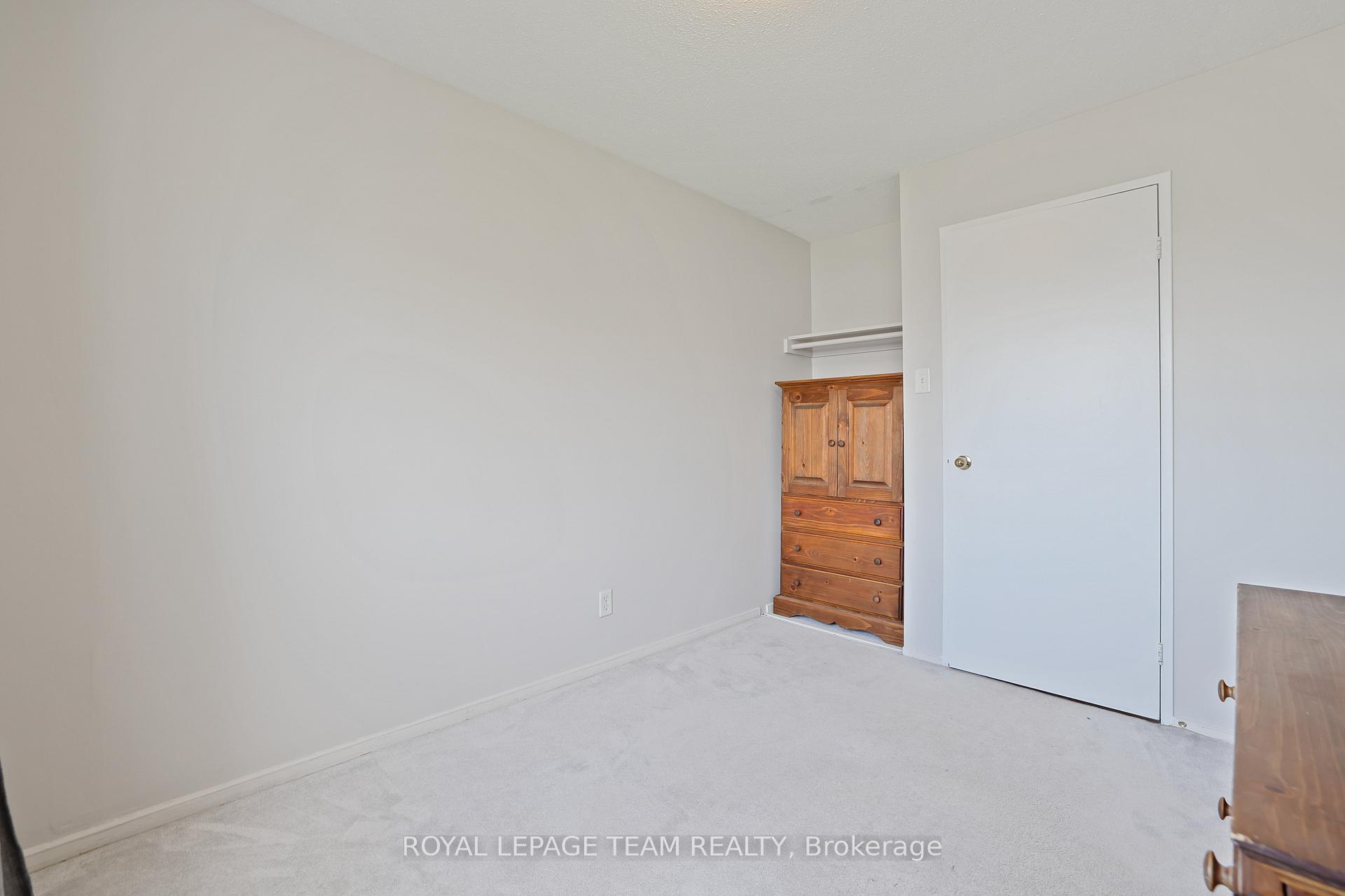Photo 23 of 2942 Fairlea Crescent, Ottawa, Heron Gate/Industrial Park — HOMEH