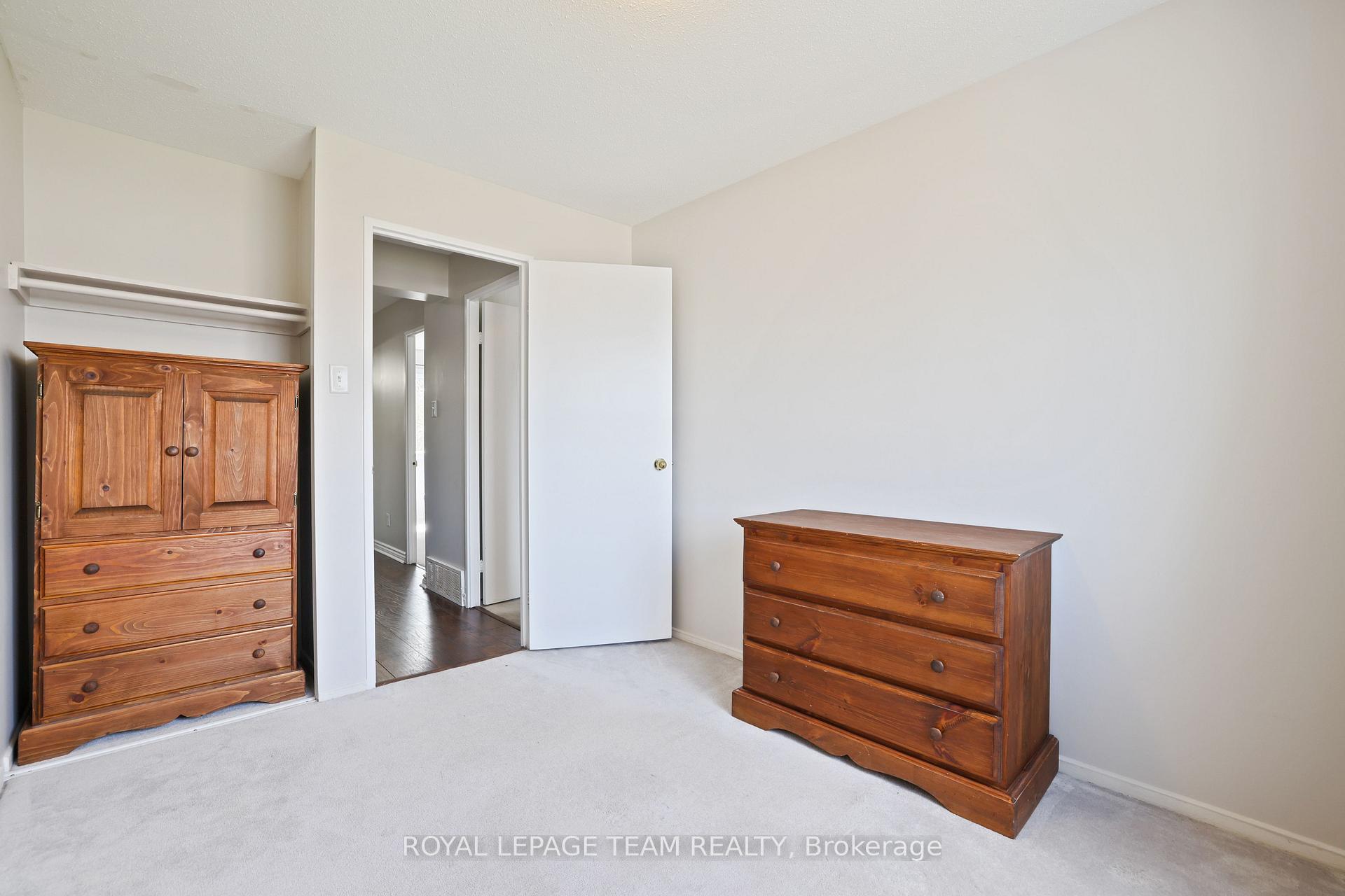 Photo 24 of 2942 Fairlea Crescent, Ottawa, Heron Gate/Industrial Park — HOMEH