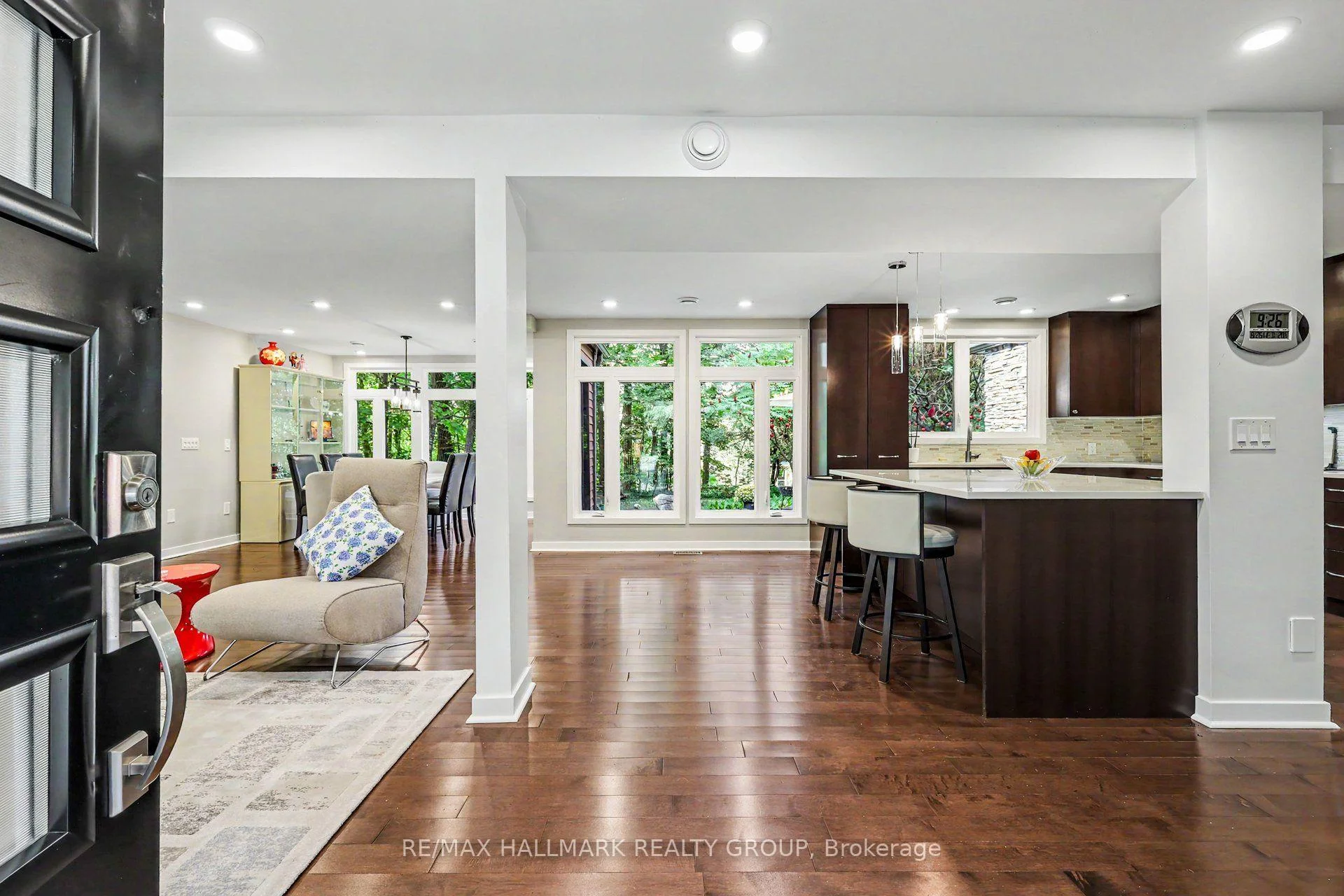 Photo 3 of Unit 805, 545 St Laurent Boulevard, Ottawa, Viscount Alexander Park — HOMEH