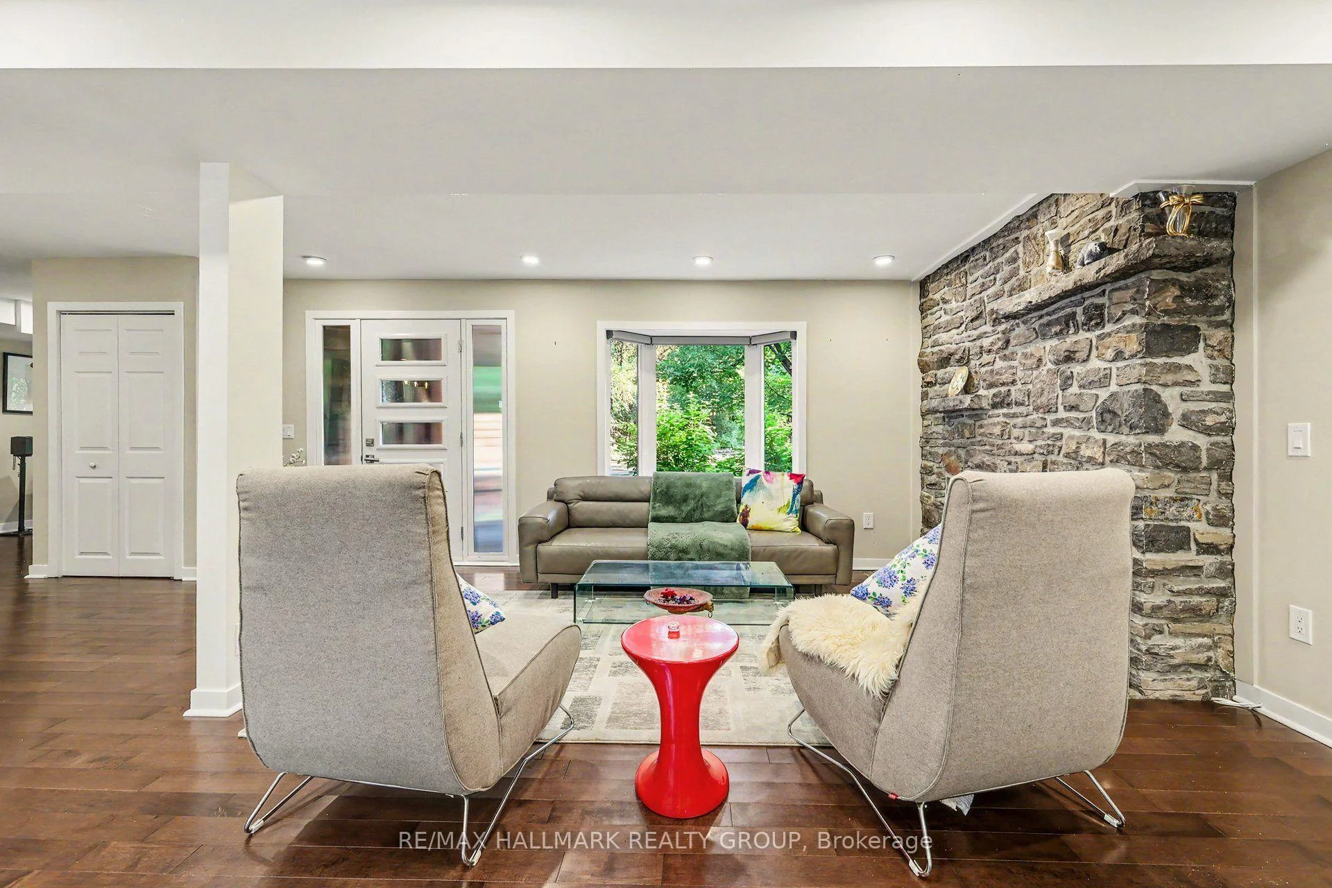 Photo 6 of Unit 805, 545 St Laurent Boulevard, Ottawa, Viscount Alexander Park — HOMEH