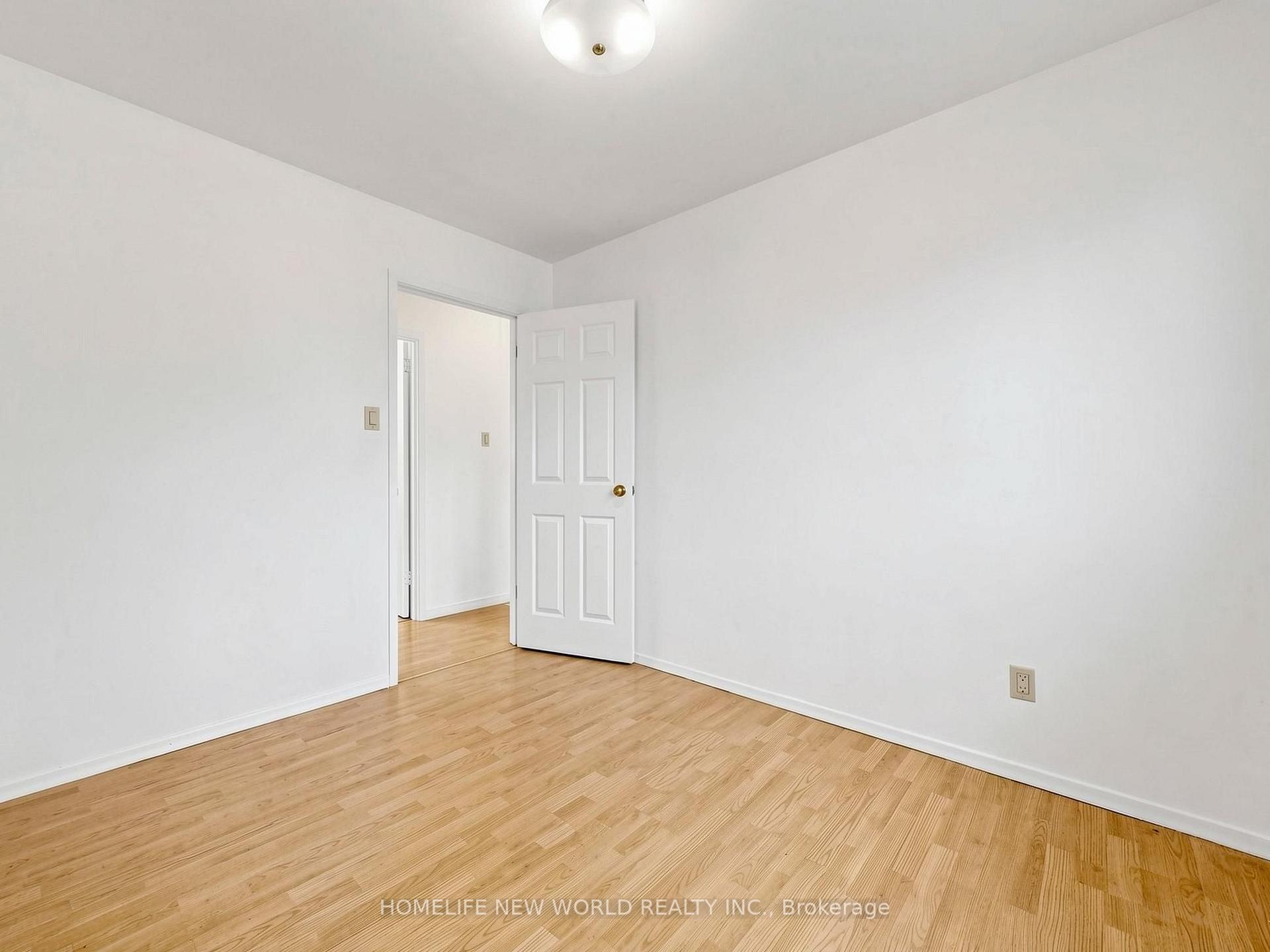Photo 28 of 69 Brigadoon Crescent, Scarborough, L'Amoreaux — HOMEH
