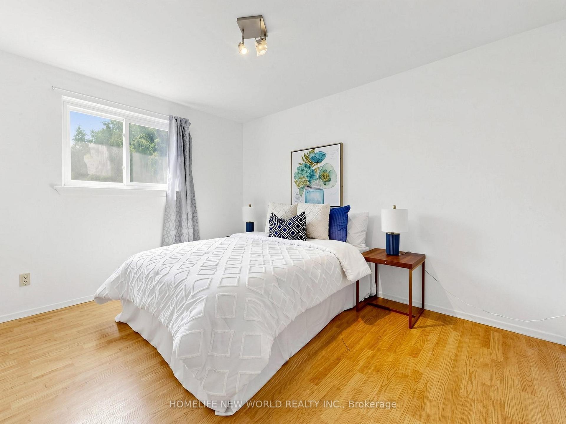 Photo 32 of 69 Brigadoon Crescent, Scarborough, L'Amoreaux — HOMEH