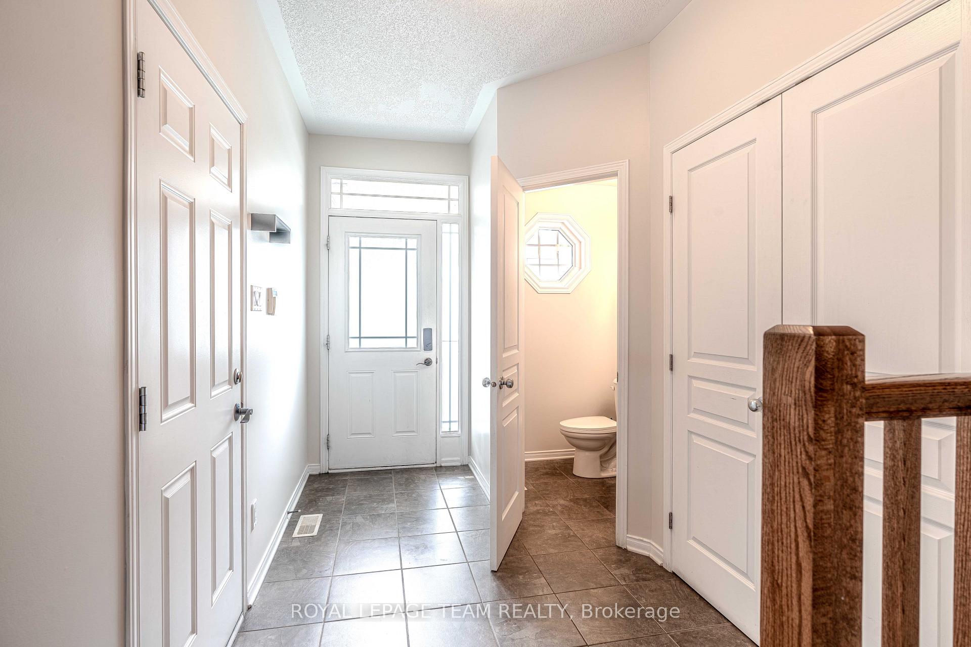Photo 2 of 506 Pepperville Crescent, Ottawa, Kanata - Emerald Meadows/Trailwest — HOMEH