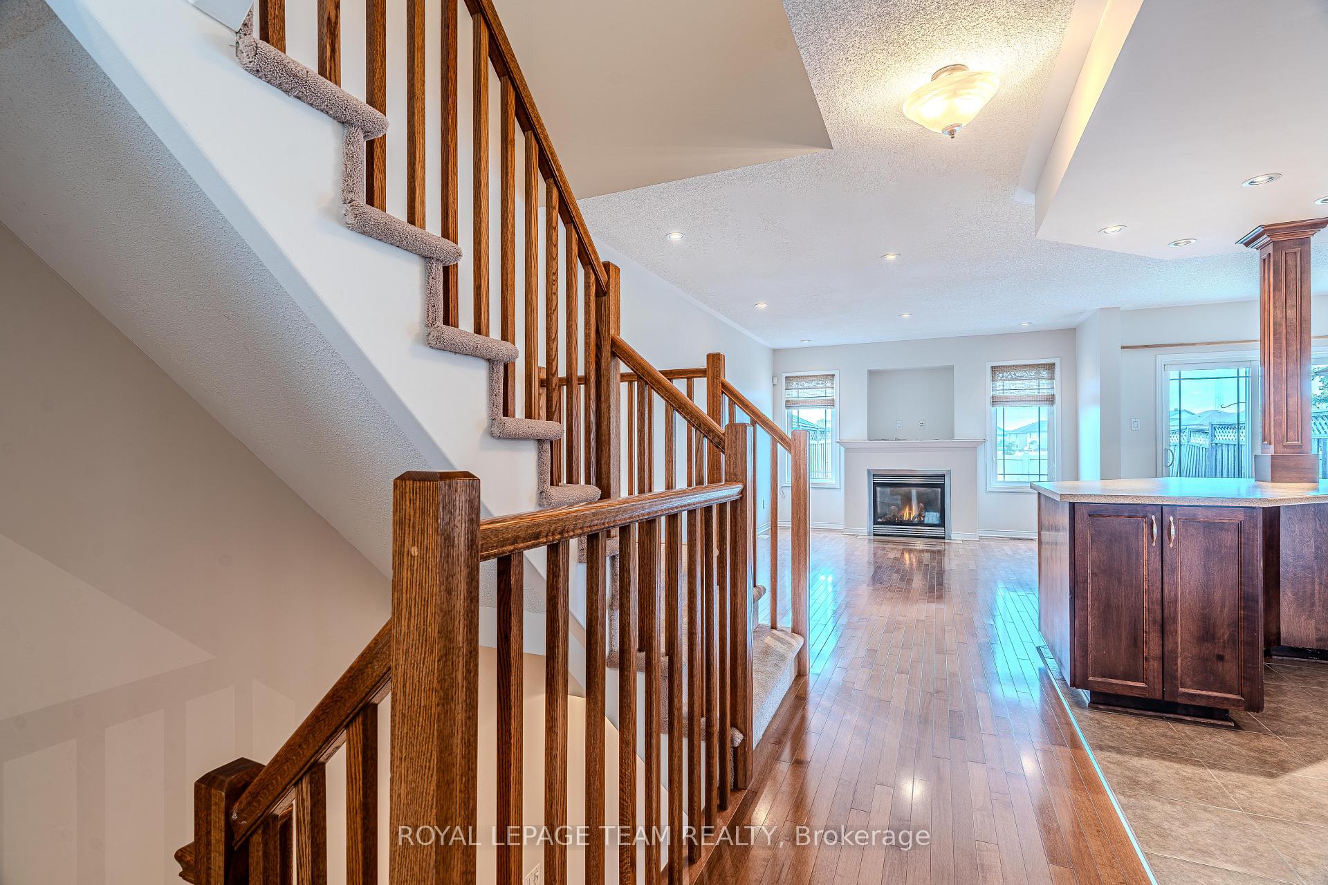 Photo 6 of 506 Pepperville Crescent, Ottawa, Kanata - Emerald Meadows/Trailwest — HOMEH