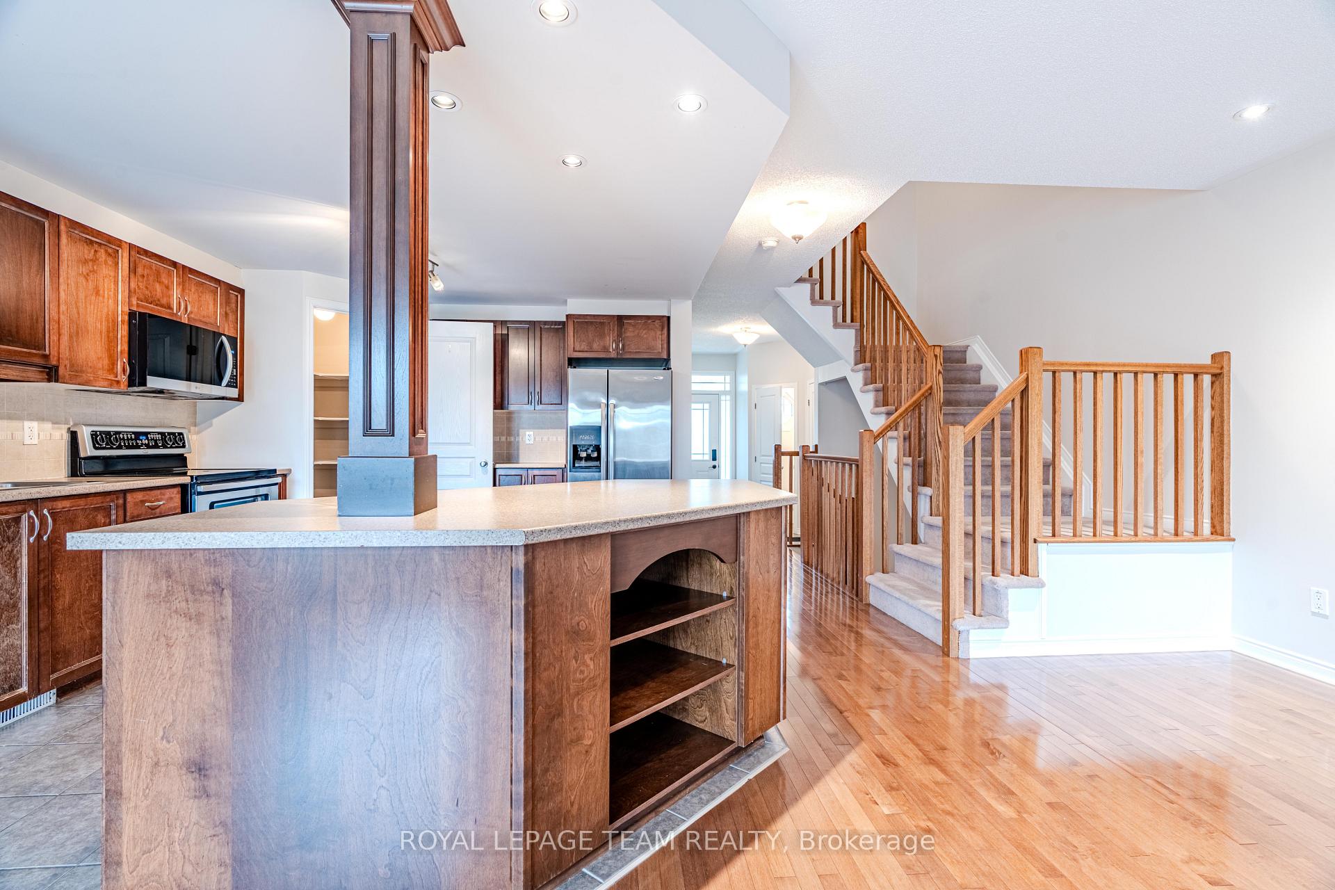Photo 23 of 506 Pepperville Crescent, Ottawa, Kanata - Emerald Meadows/Trailwest — HOMEH
