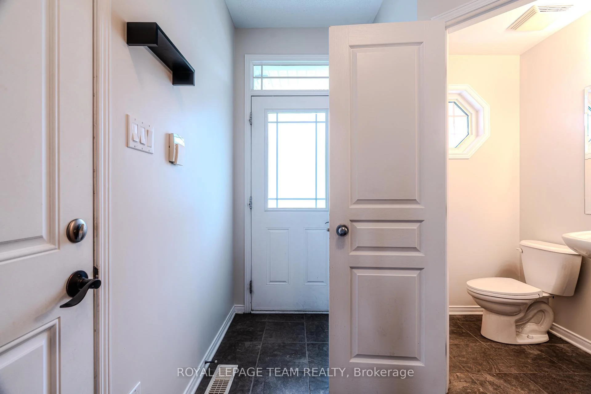 Photo 5 of 506 Pepperville Crescent, Ottawa, Kanata - Emerald Meadows/Trailwest — HOMEH